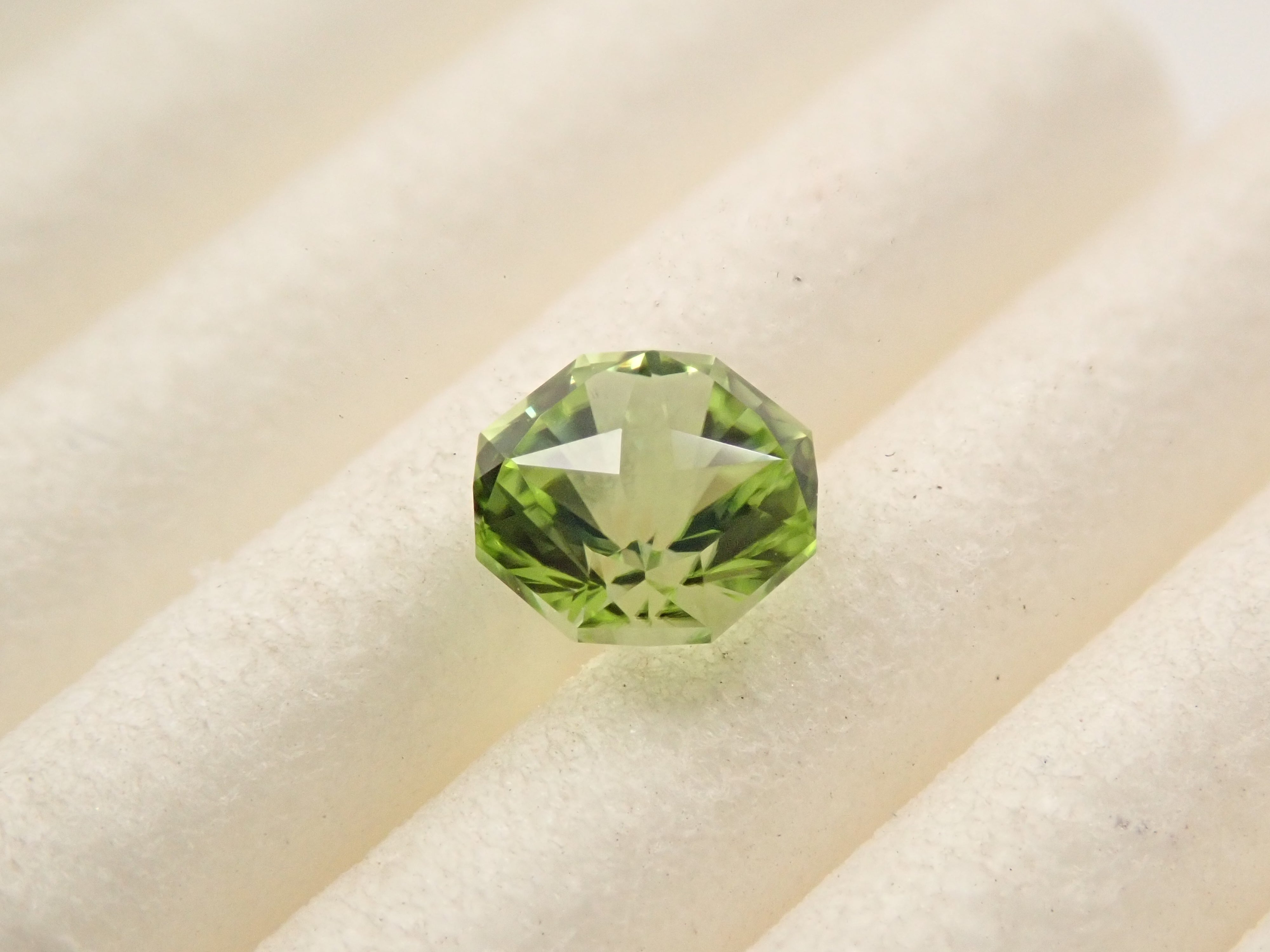 【12560188掲載】アメリカ産ペリドット 0.373ctルース