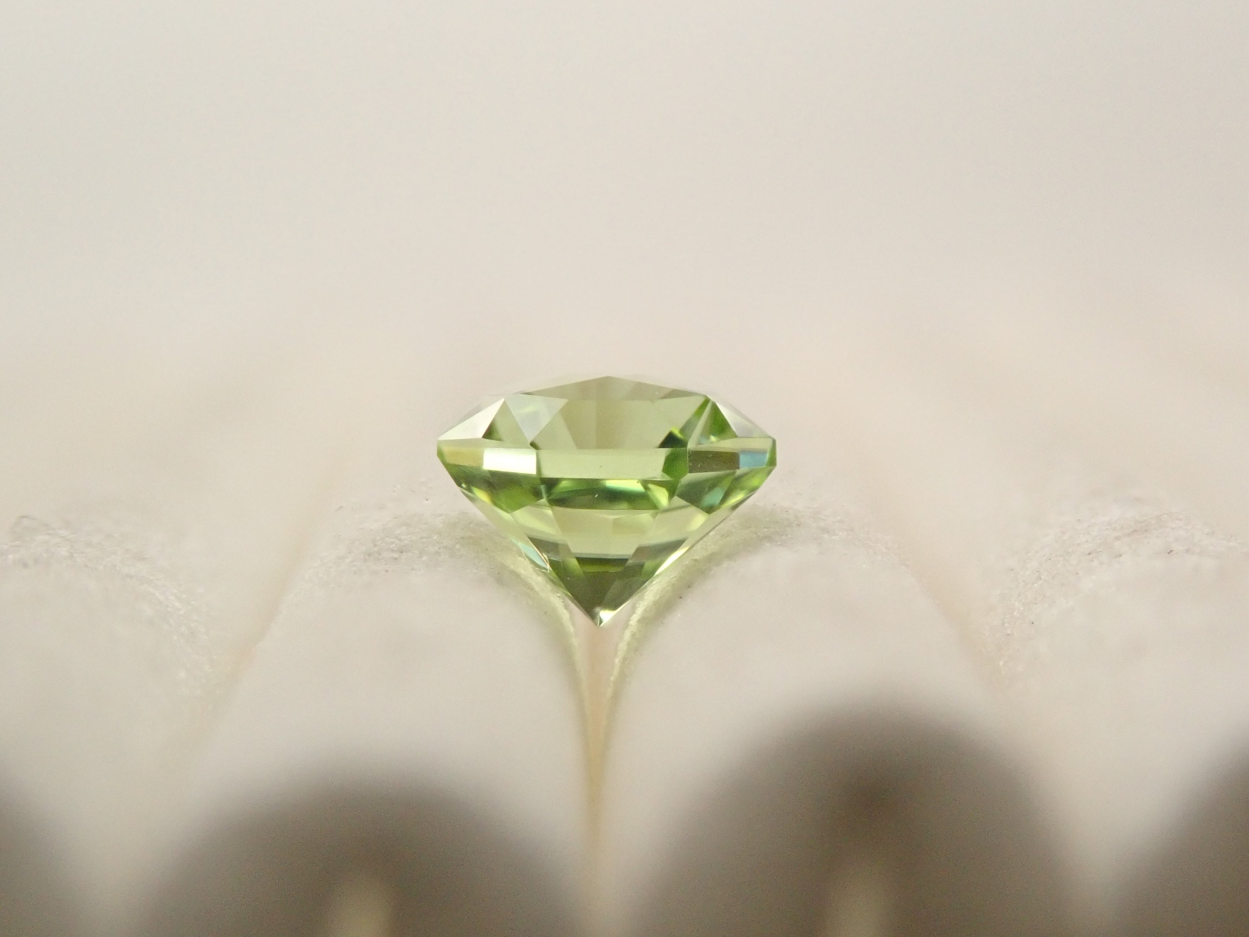 【12560188掲載】アメリカ産ペリドット 0.373ctルース