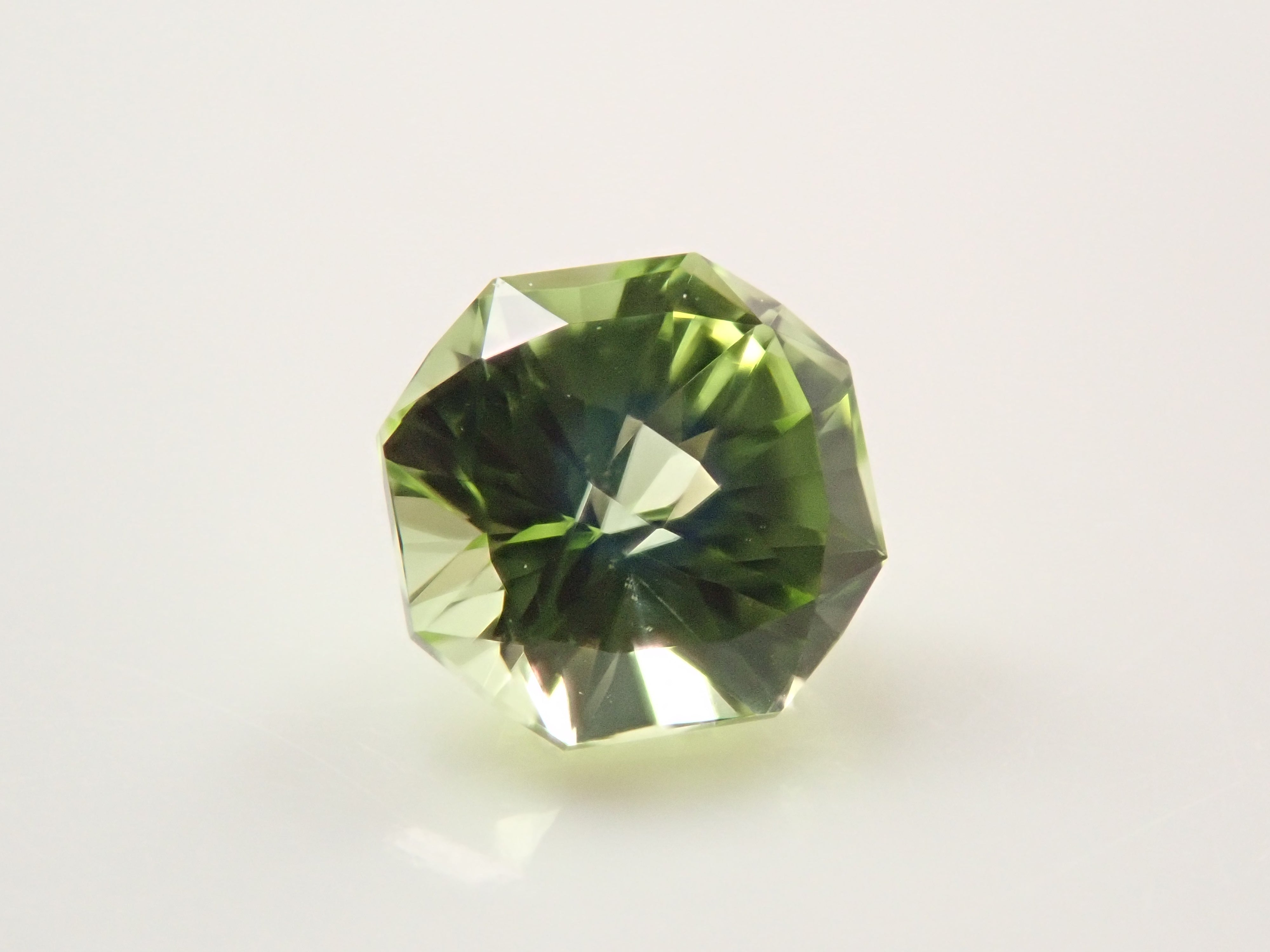 【12560188掲載】アメリカ産ペリドット 0.373ctルース