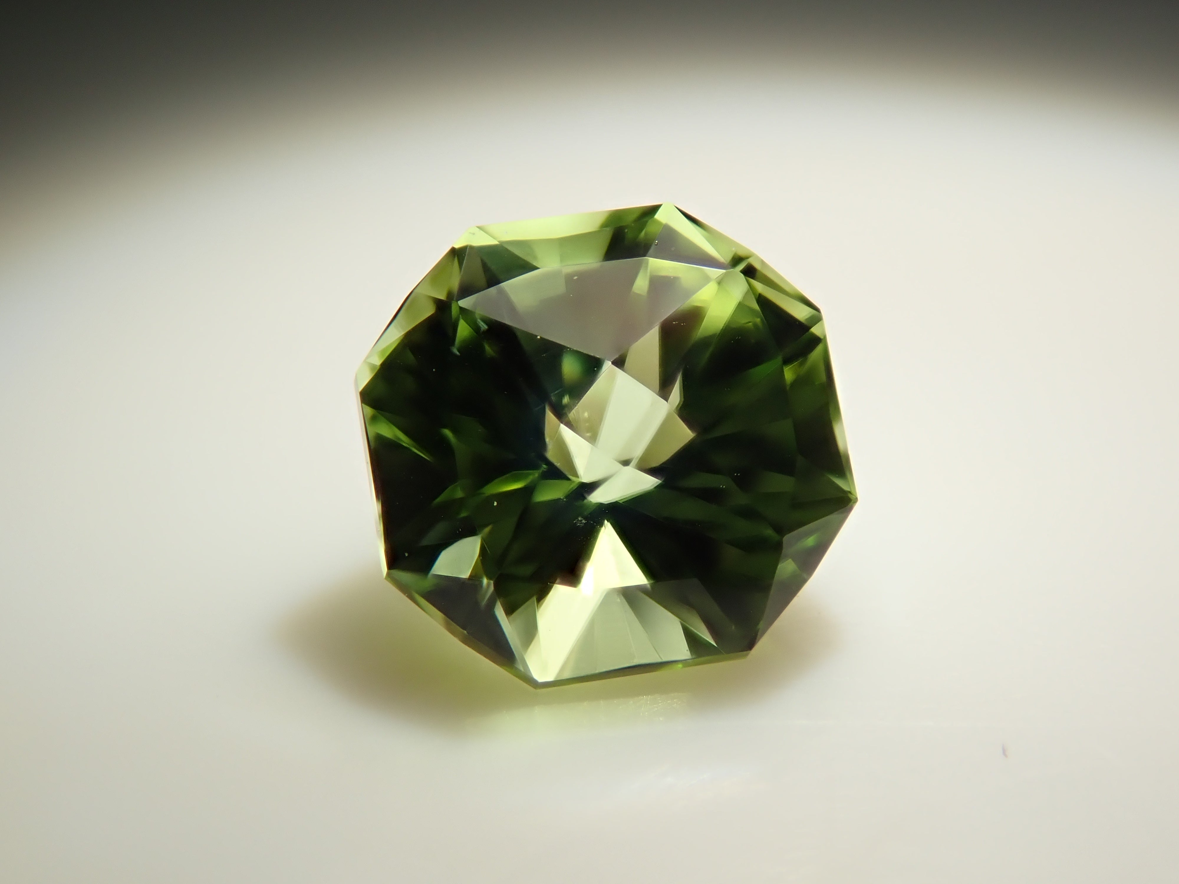 【12560188掲載】アメリカ産ペリドット 0.373ctルース