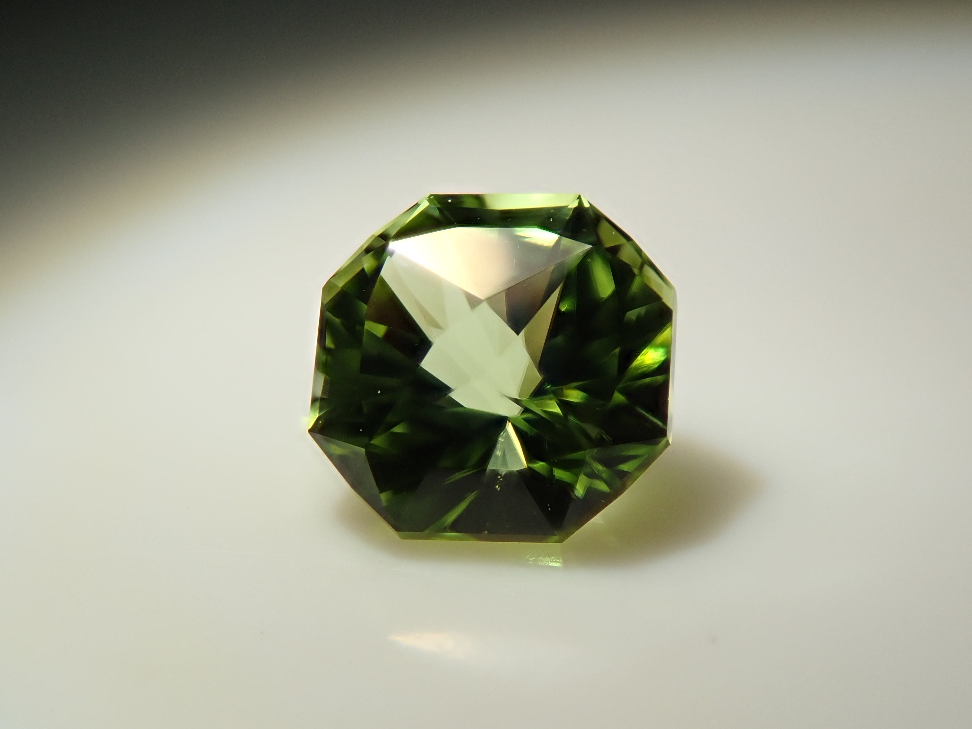 【12560188掲載】アメリカ産ペリドット 0.373ctルース