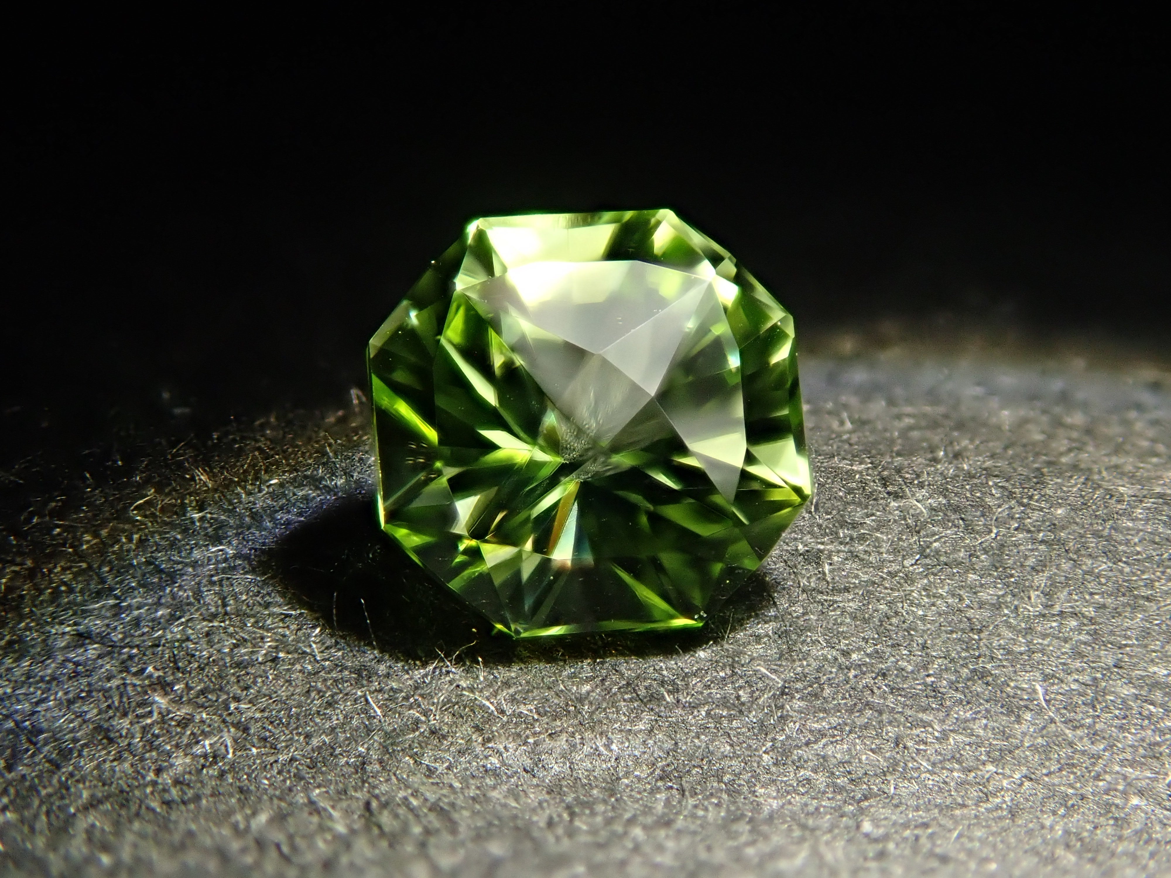 【12560188掲載】アメリカ産ペリドット 0.373ctルース