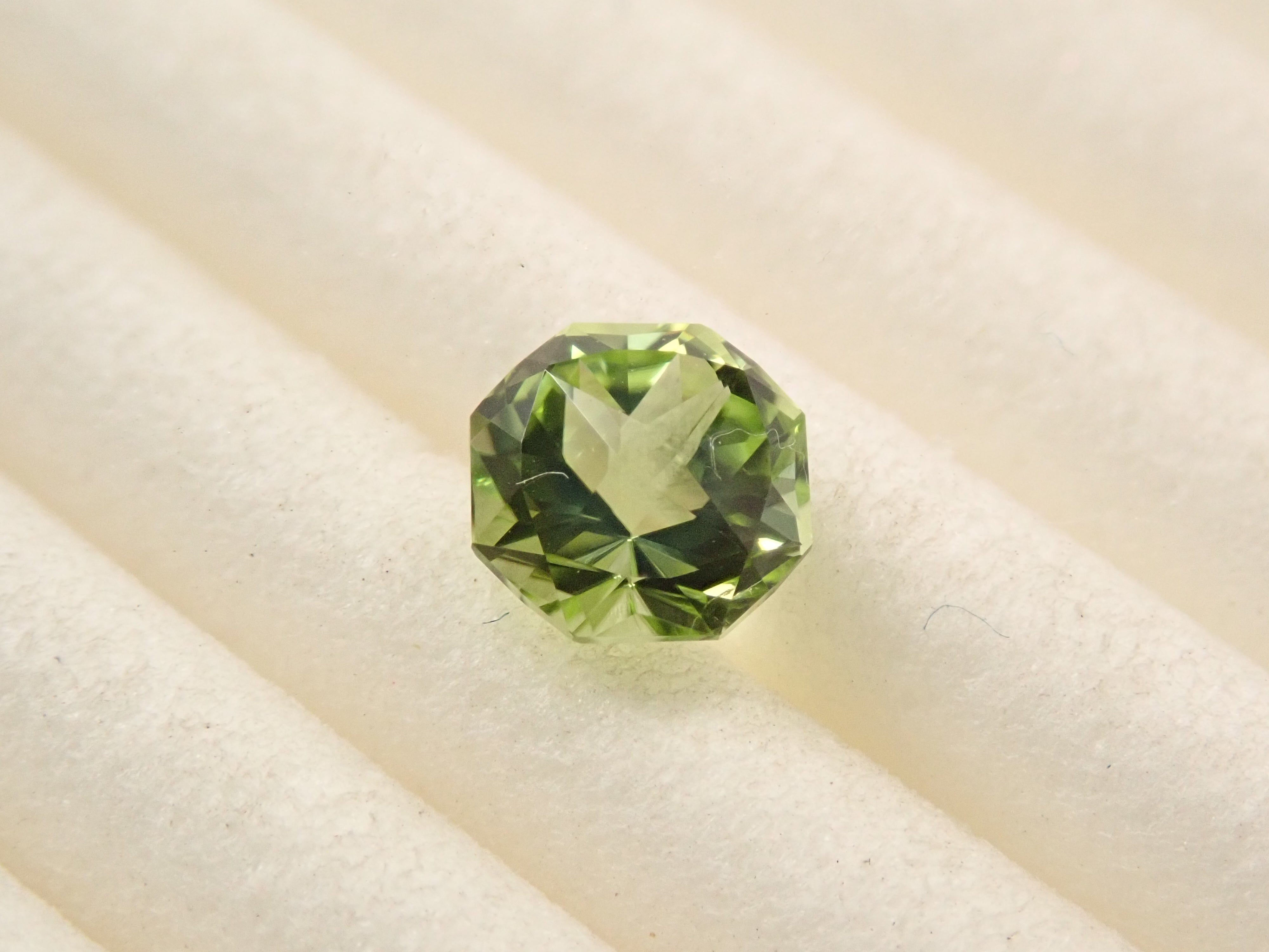 【12560189掲載】アメリカ産ペリドット 0.432ctルース