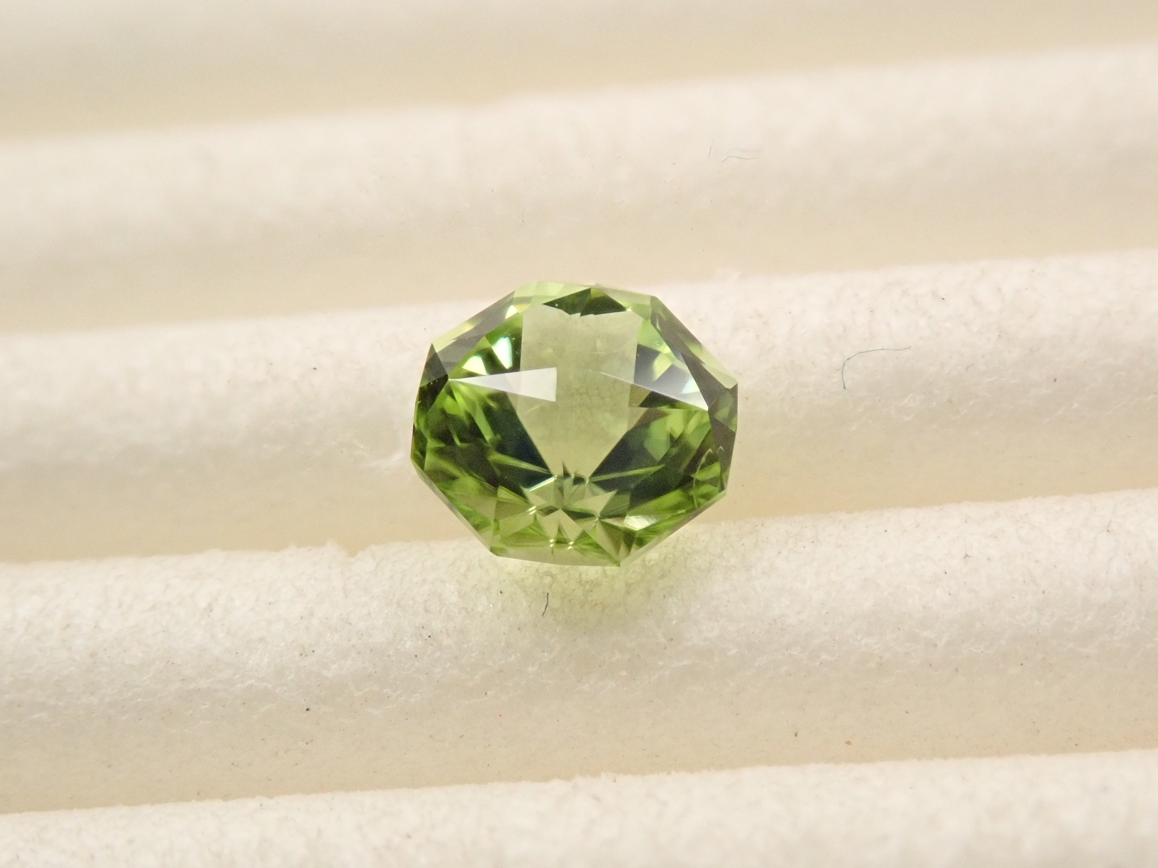 【12560189掲載】アメリカ産ペリドット 0.432ctルース
