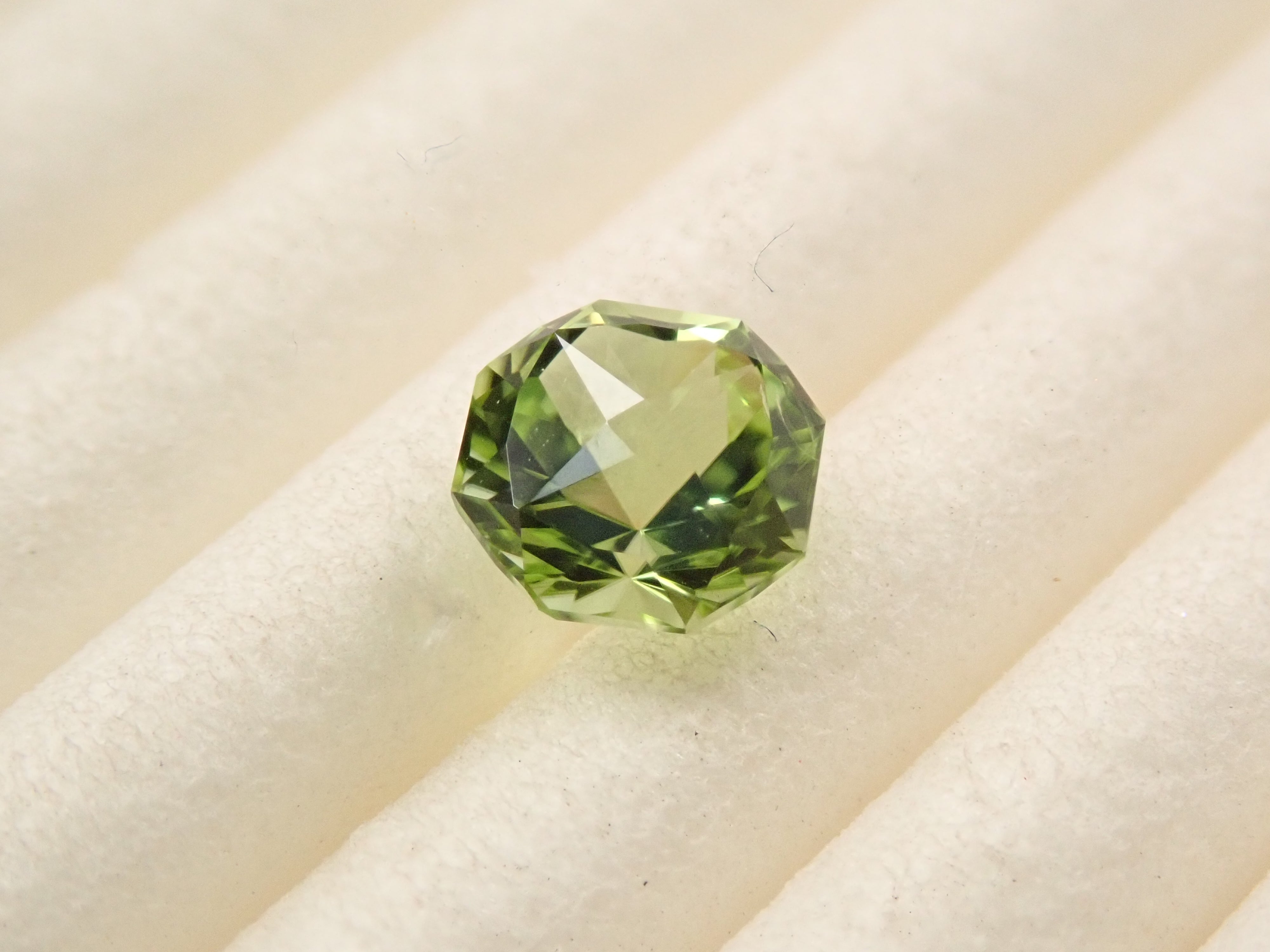 【12560189掲載】アメリカ産ペリドット 0.432ctルース
