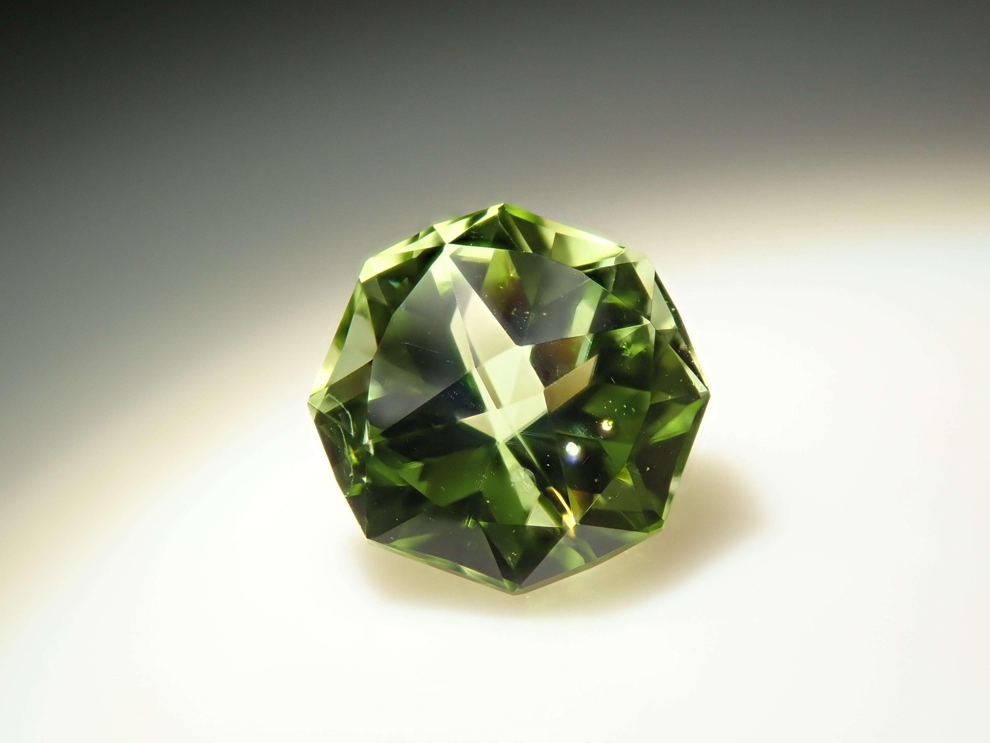 【12560189掲載】アメリカ産ペリドット 0.432ctルース