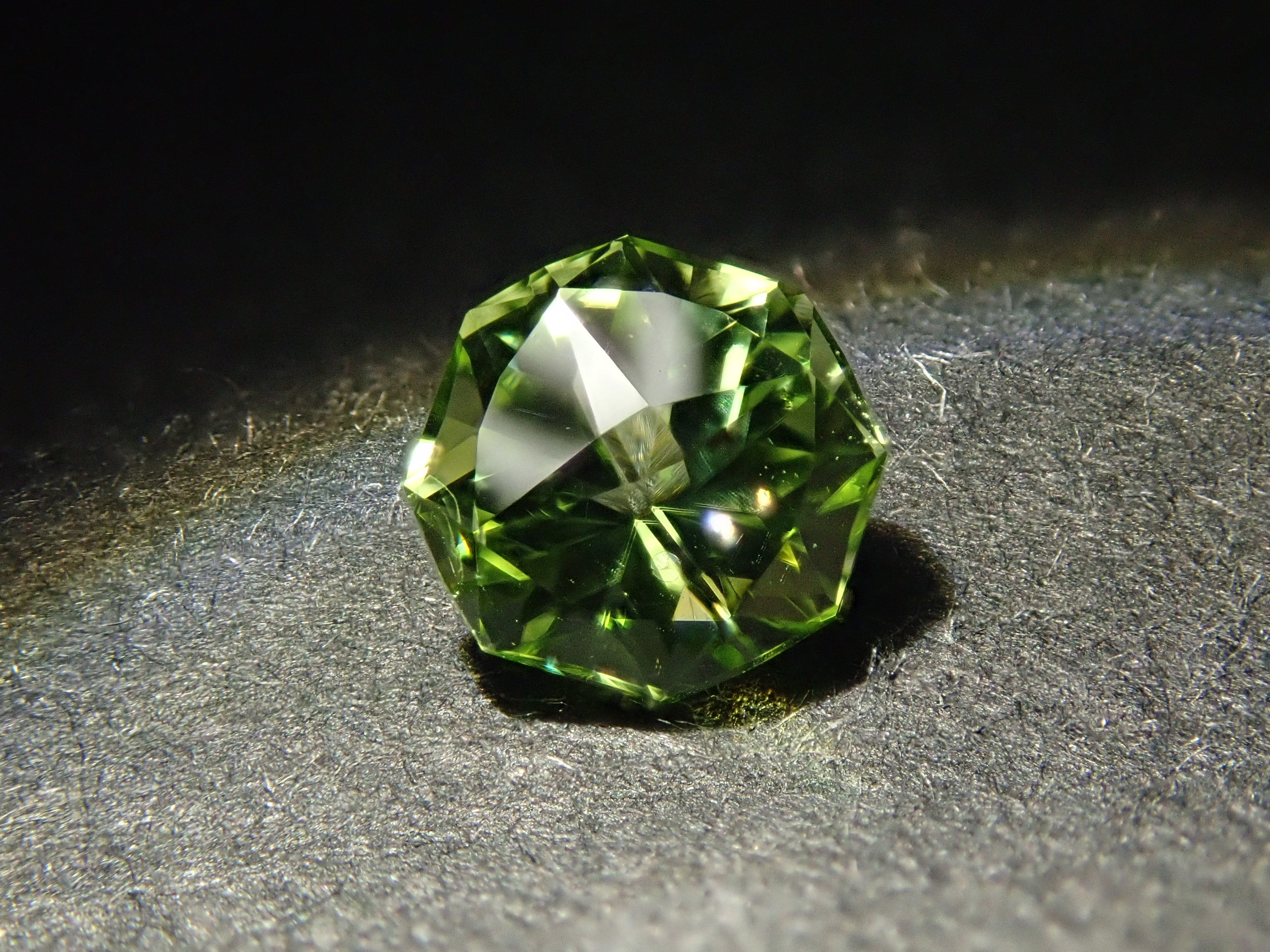 【12560189掲載】アメリカ産ペリドット 0.432ctルース