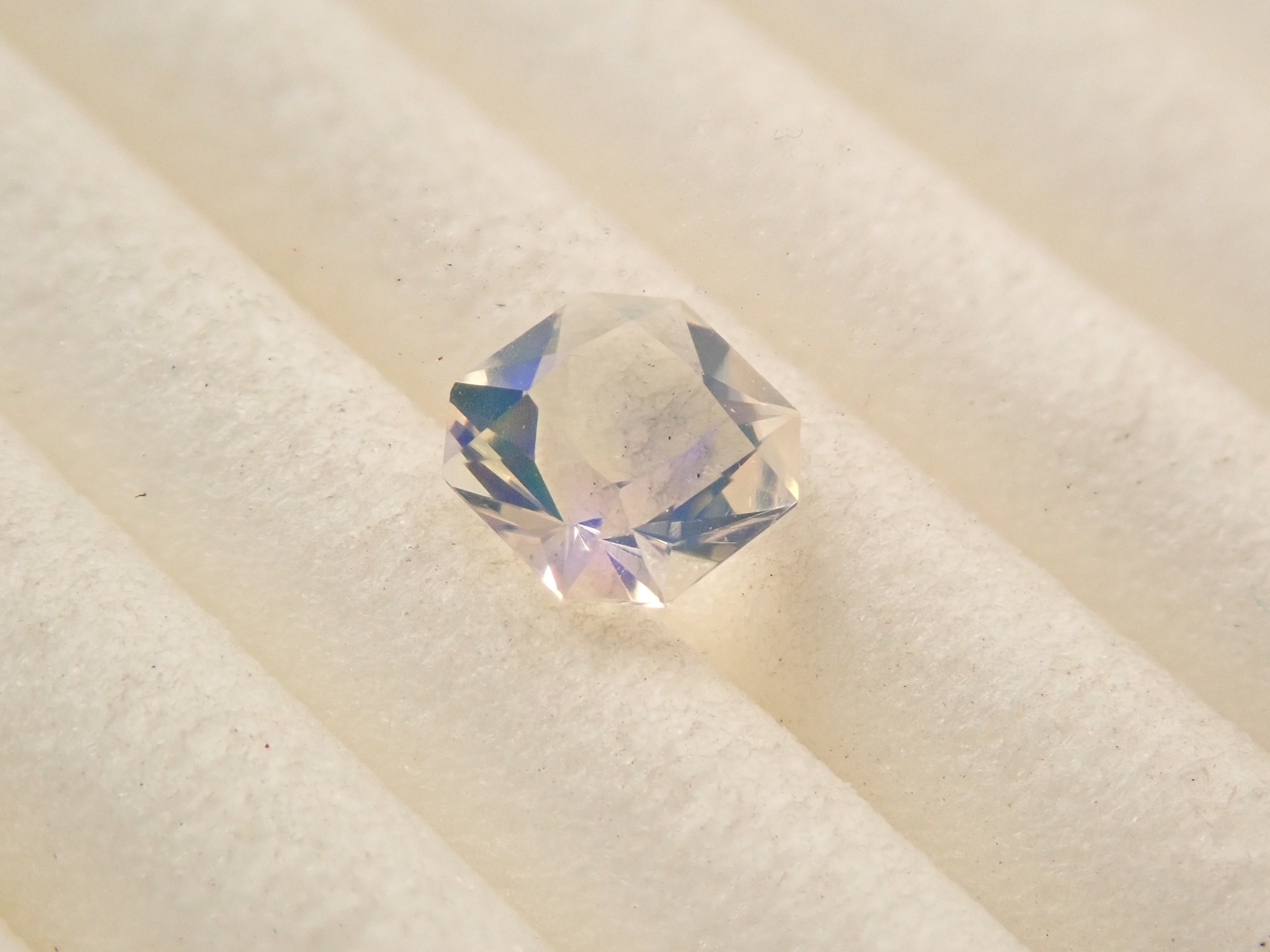 【12560182掲載】メキシコ産ウォーターオパール(ファセットカット) 0.210ctルース