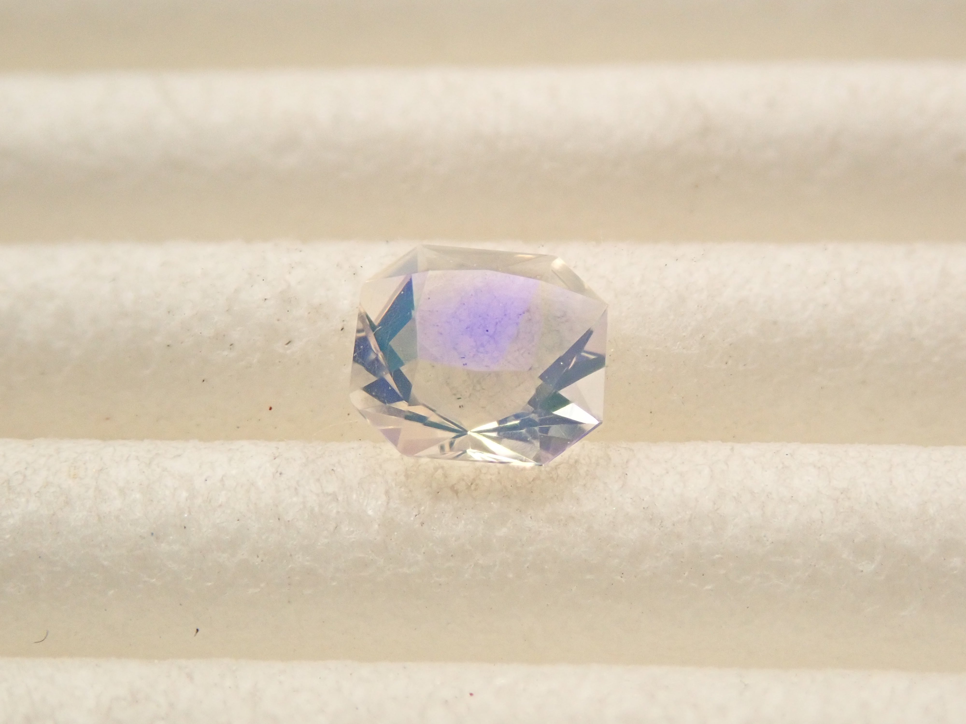 【12560182掲載】メキシコ産ウォーターオパール(ファセットカット) 0.210ctルース