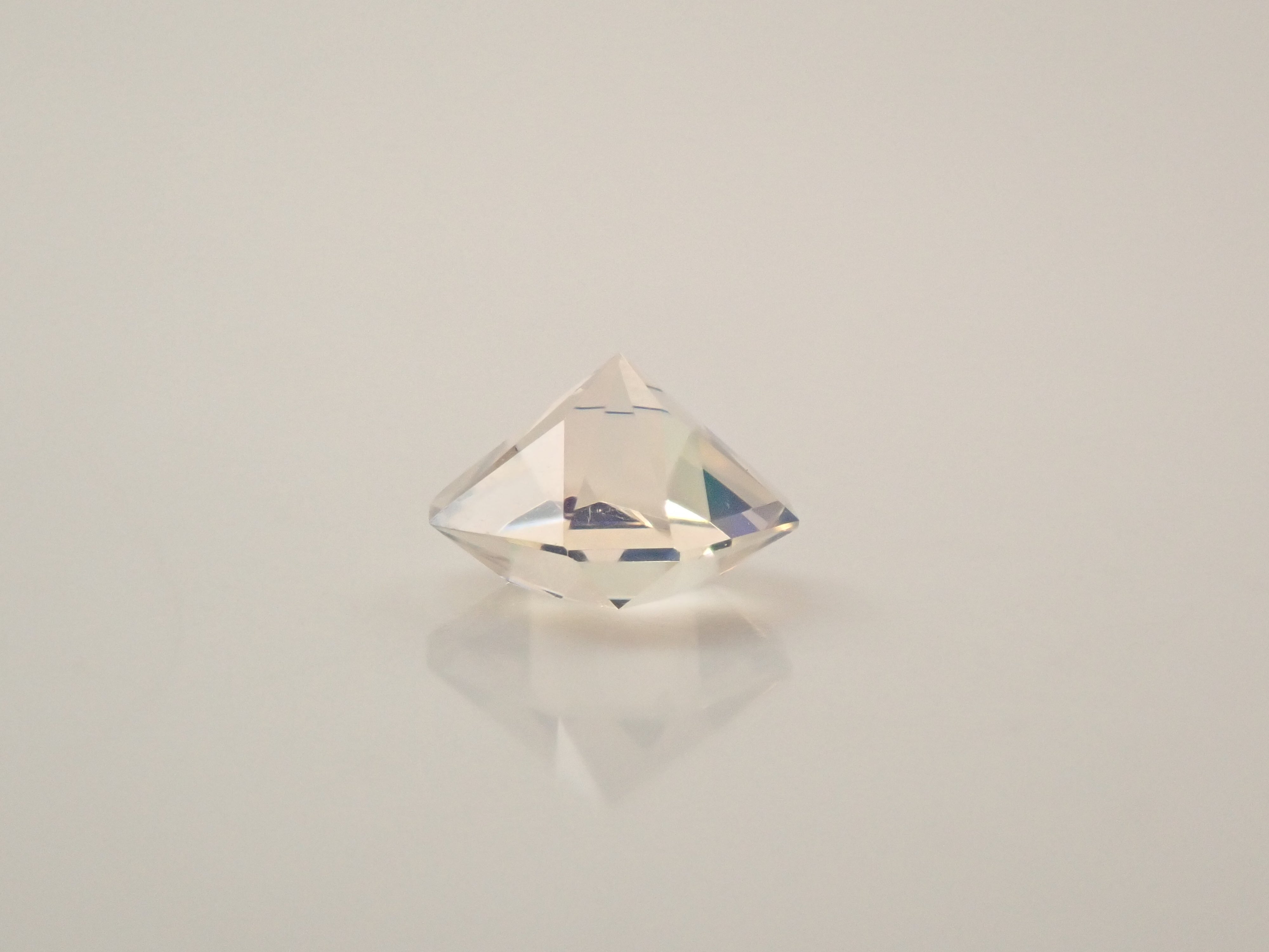 【12560182掲載】メキシコ産ウォーターオパール(ファセットカット) 0.210ctルース