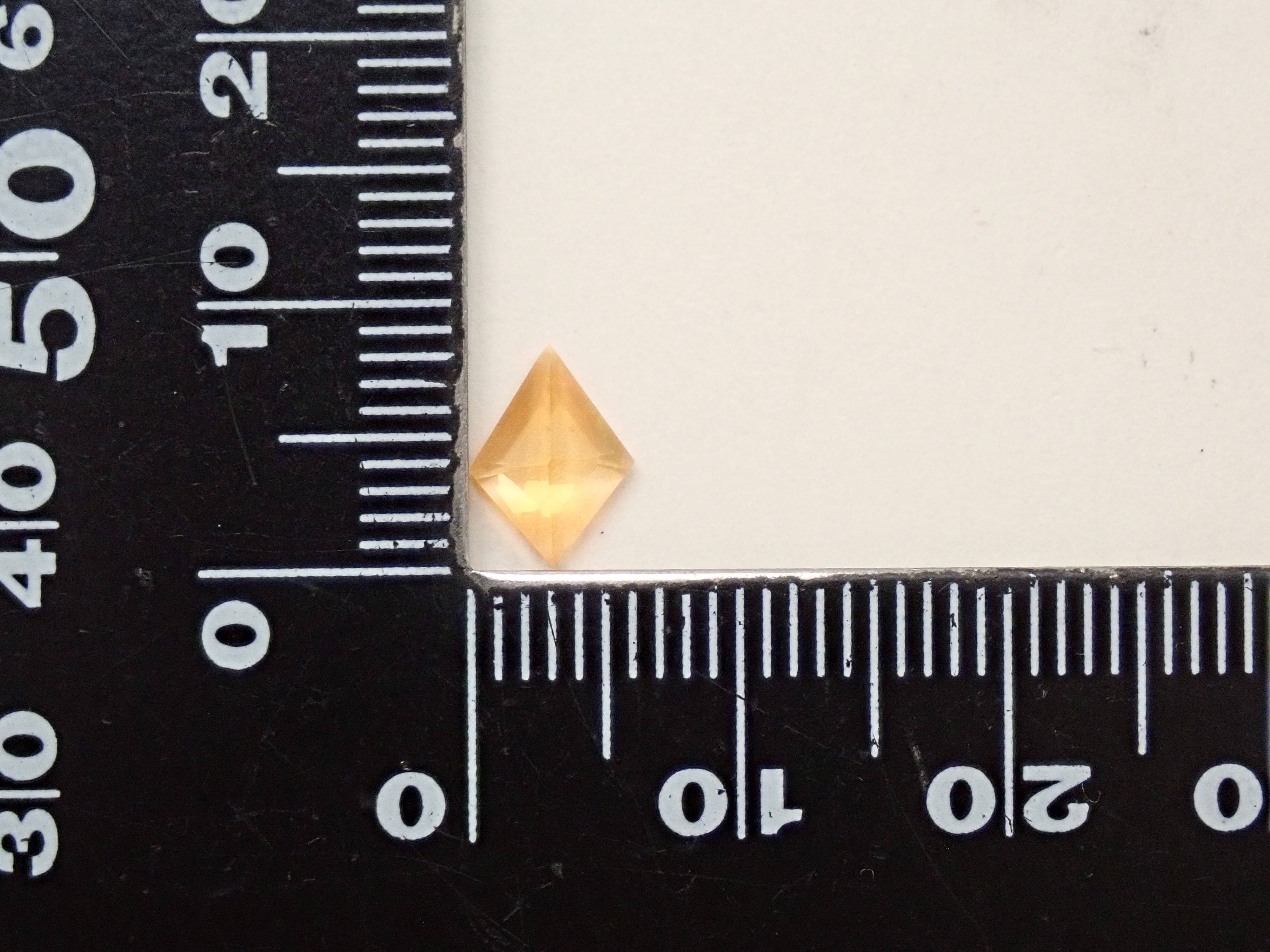 メキシコ産ファイアオパール(ファセットカット) 0.359ctルース
