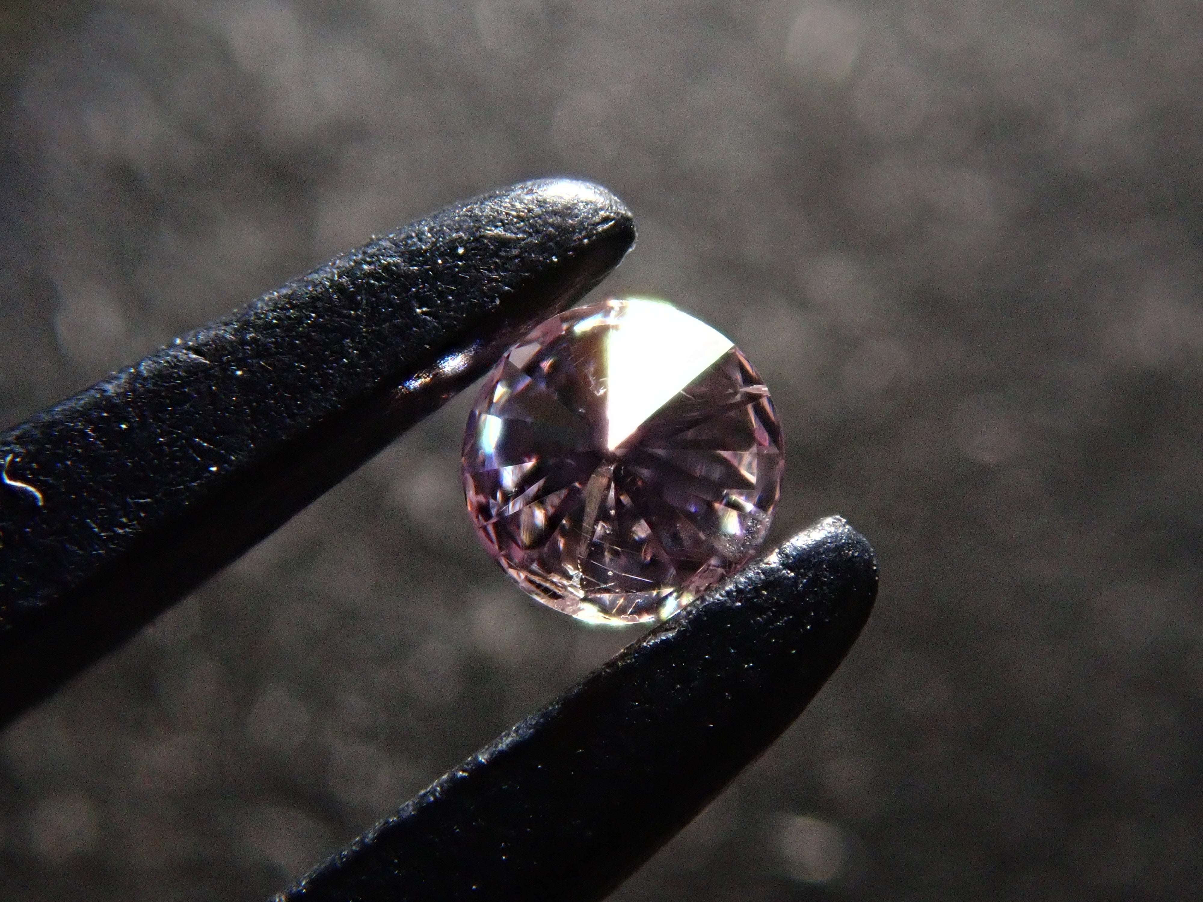 ピンクダイヤモンド 2.2mm/0.044ctルース(FANCY PURPLE PINK, I-1)