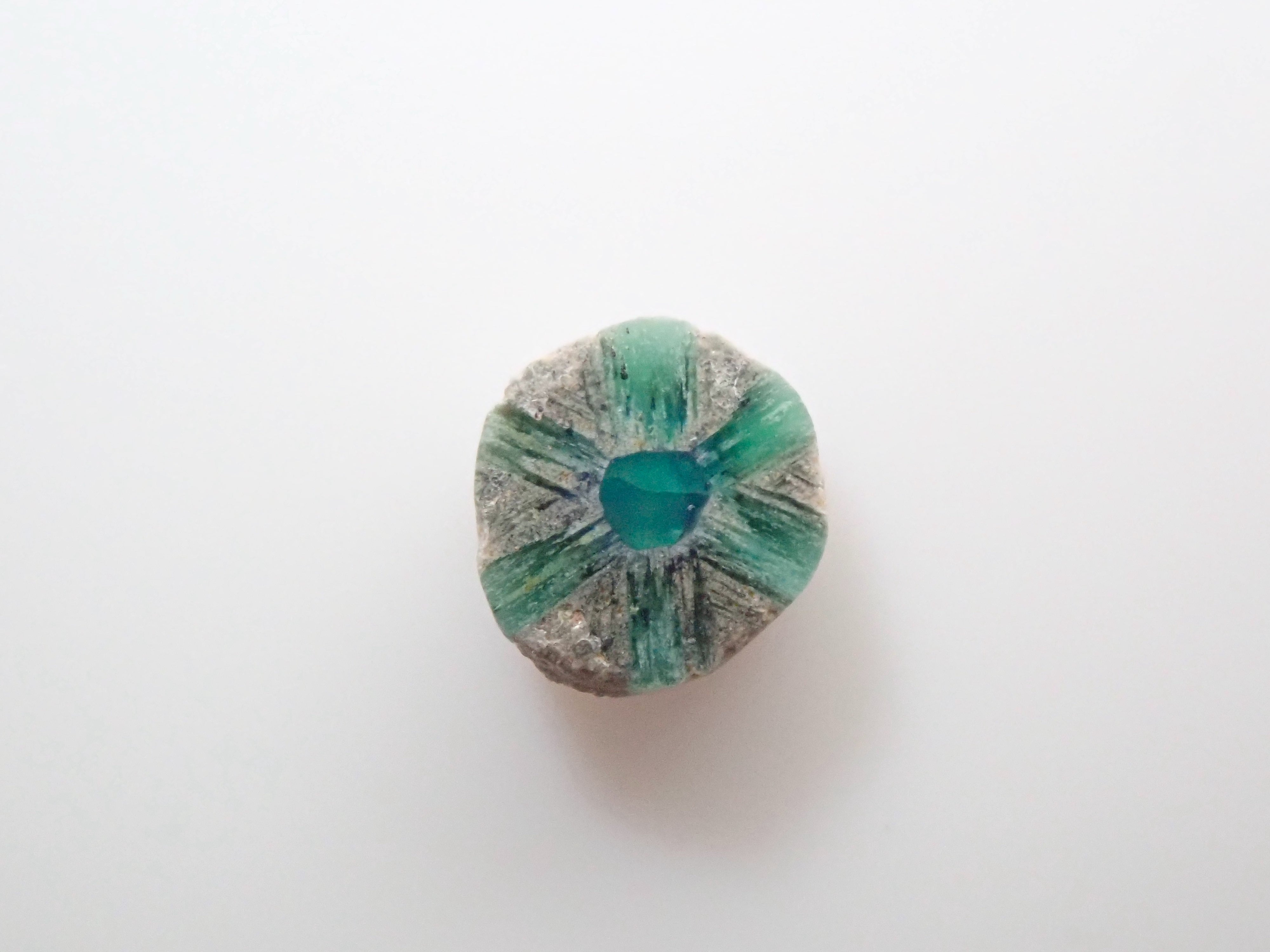 コロンビア産トラピッチェエメラルド(逆トラピッチェ) 0.084ctルース