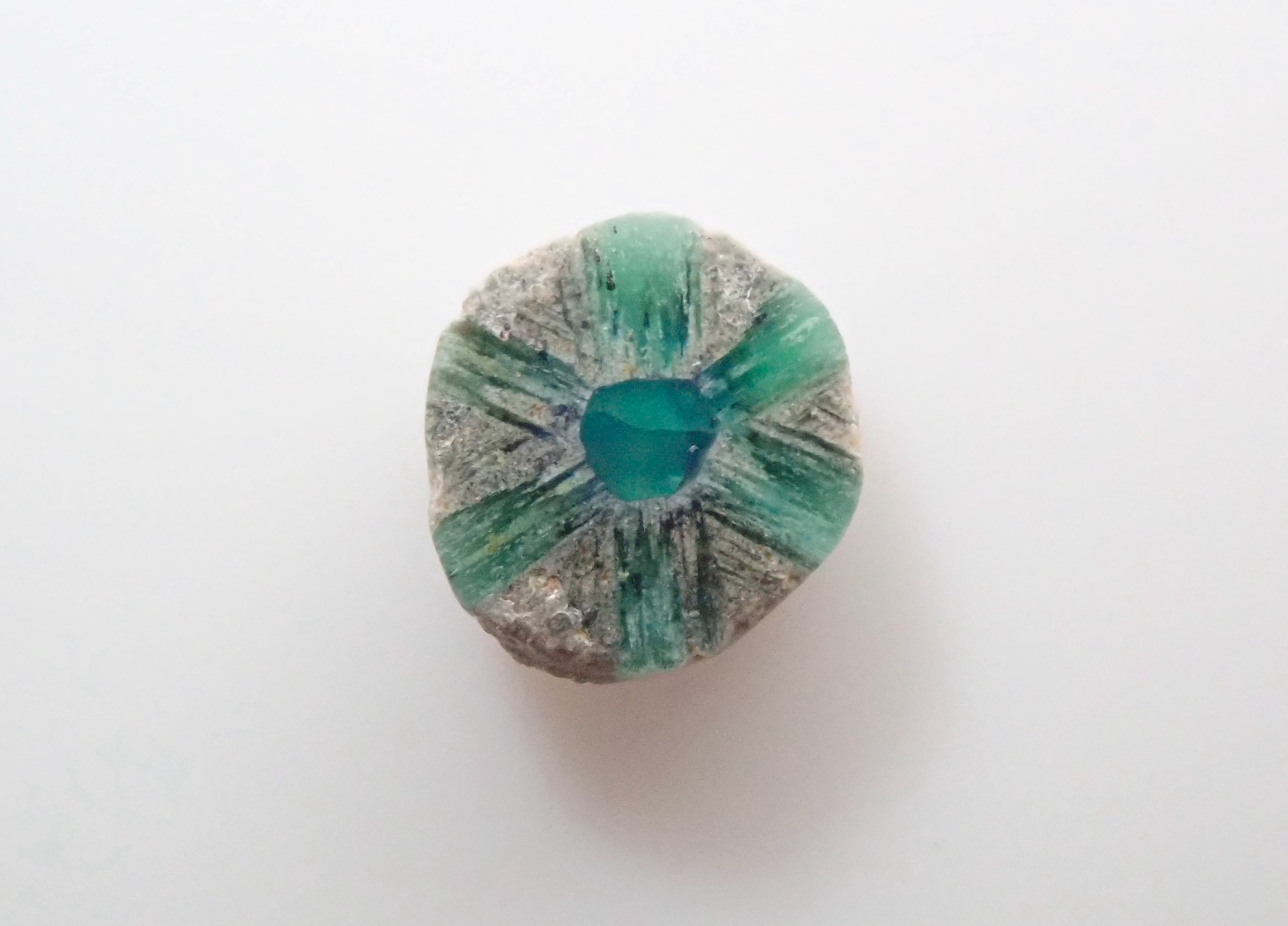 コロンビア産トラピッチェエメラルド(逆トラピッチェ) 0.084ctルース