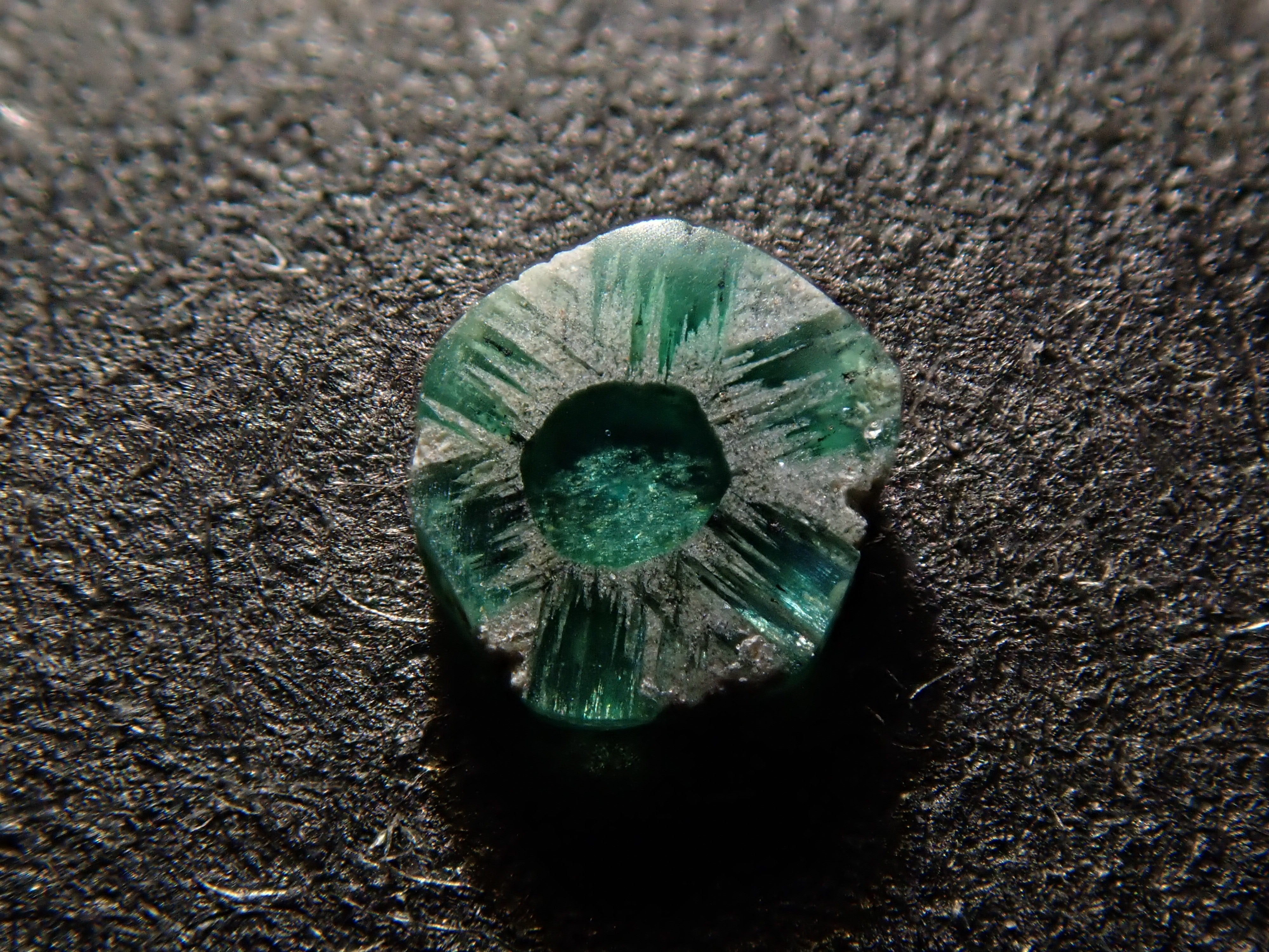 コロンビア産トラピッチェエメラルド(逆トラピッチェ) 0.074ctルース