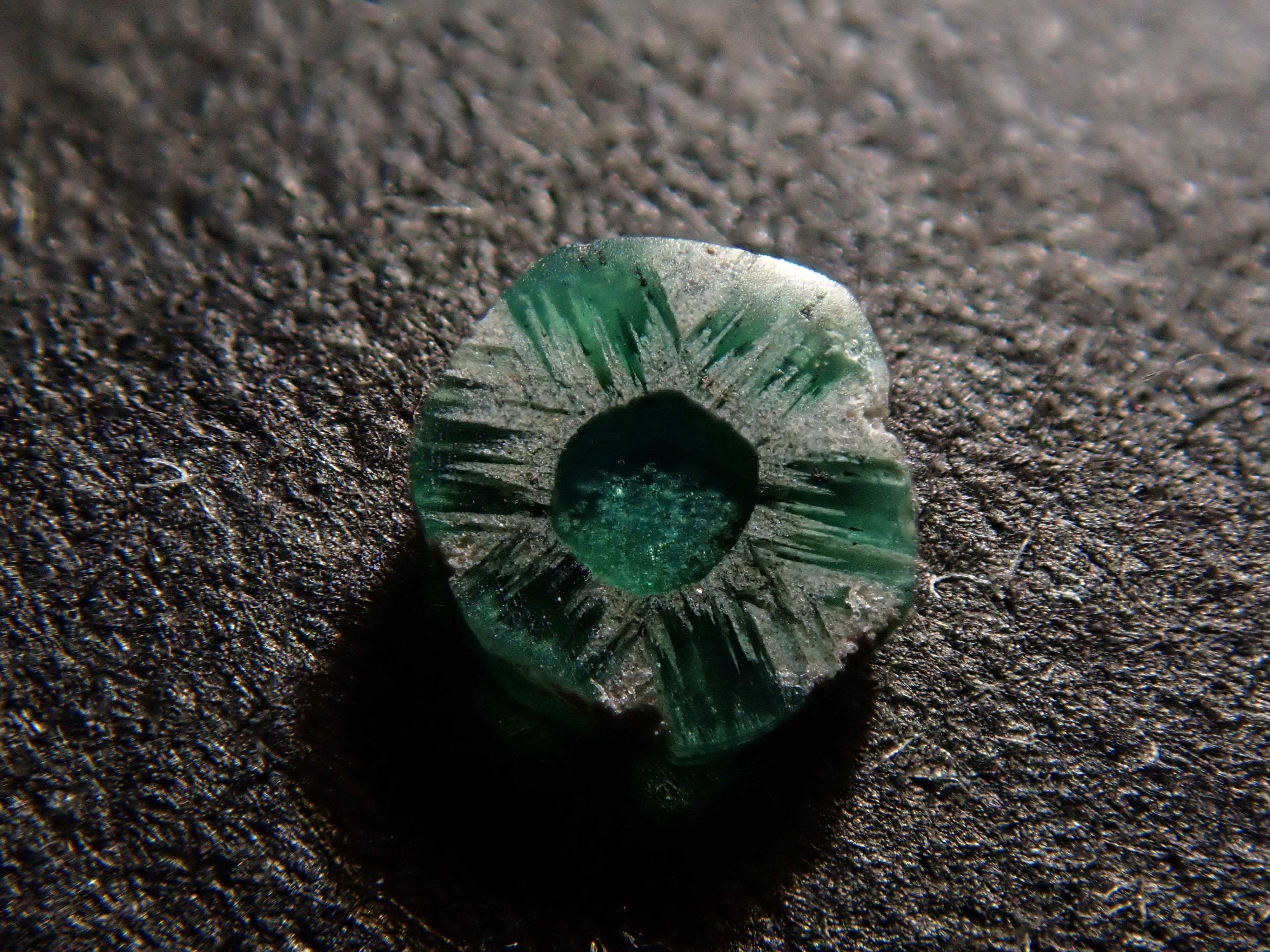 コロンビア産トラピッチェエメラルド(逆トラピッチェ) 0.074ctルース