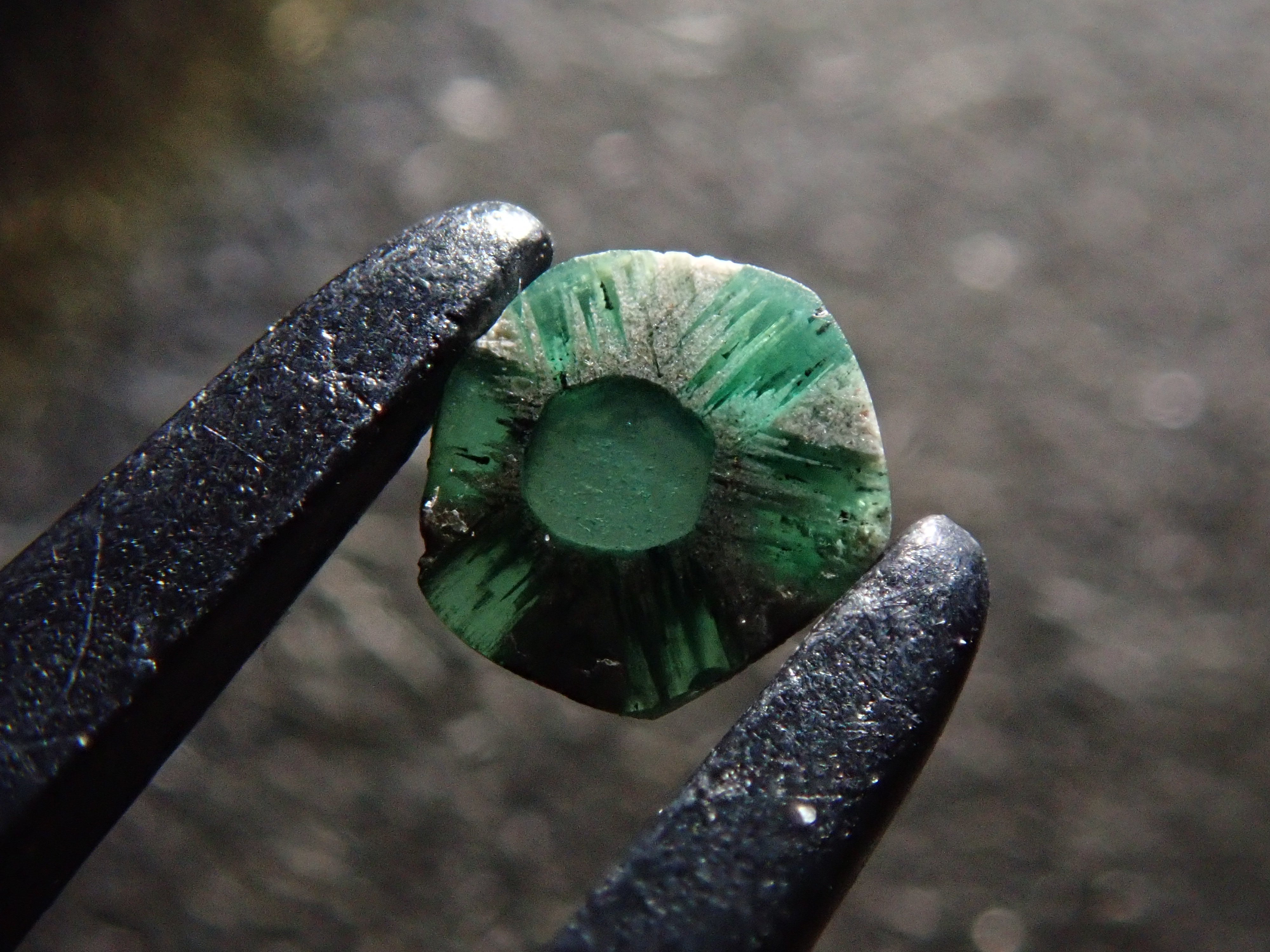 コロンビア産トラピッチェエメラルド(逆トラピッチェ) 0.074ctルース