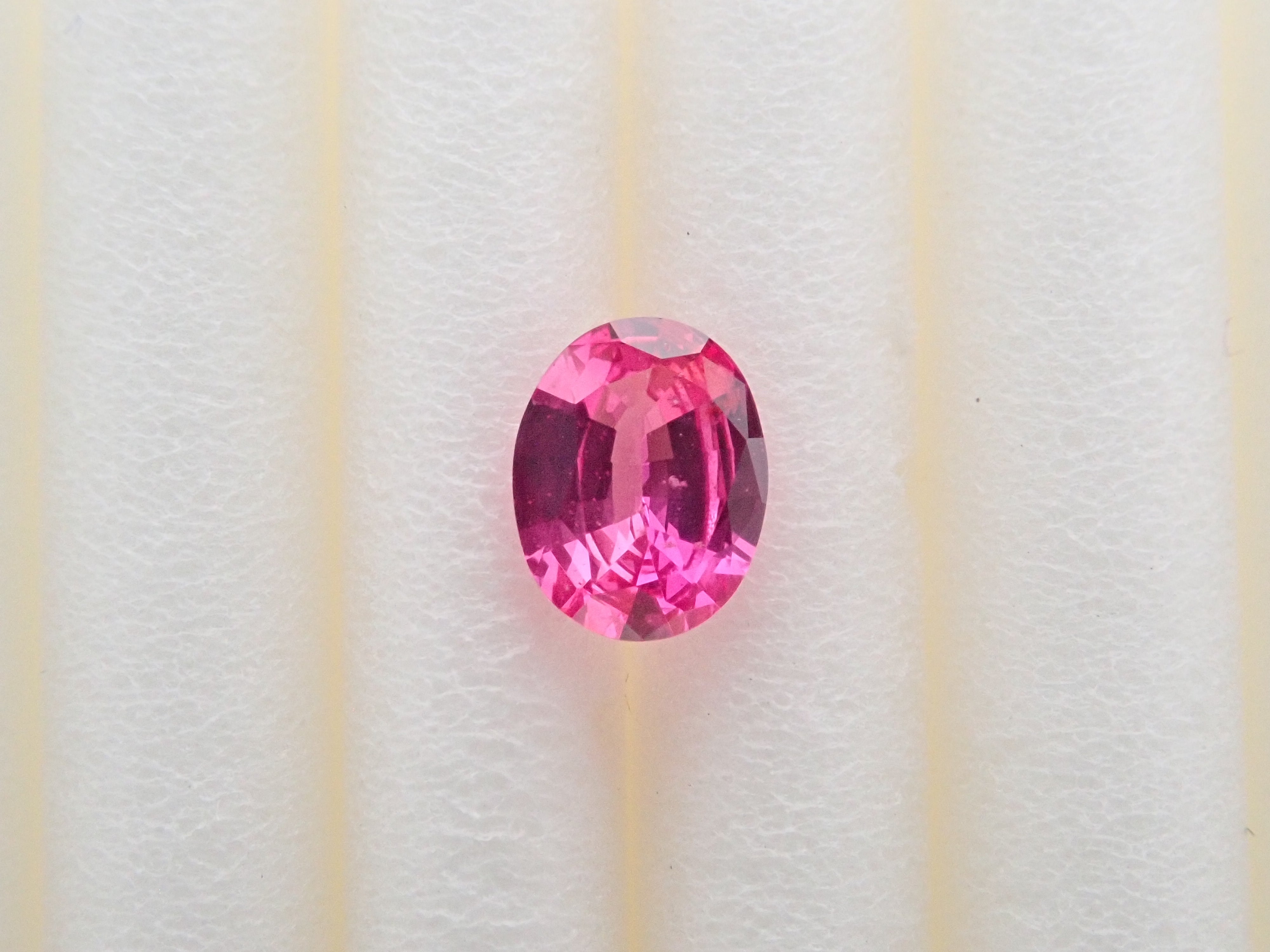 モザンビーク産ピンクサファイア 0.213ctルース(ホットピンクサファイア)