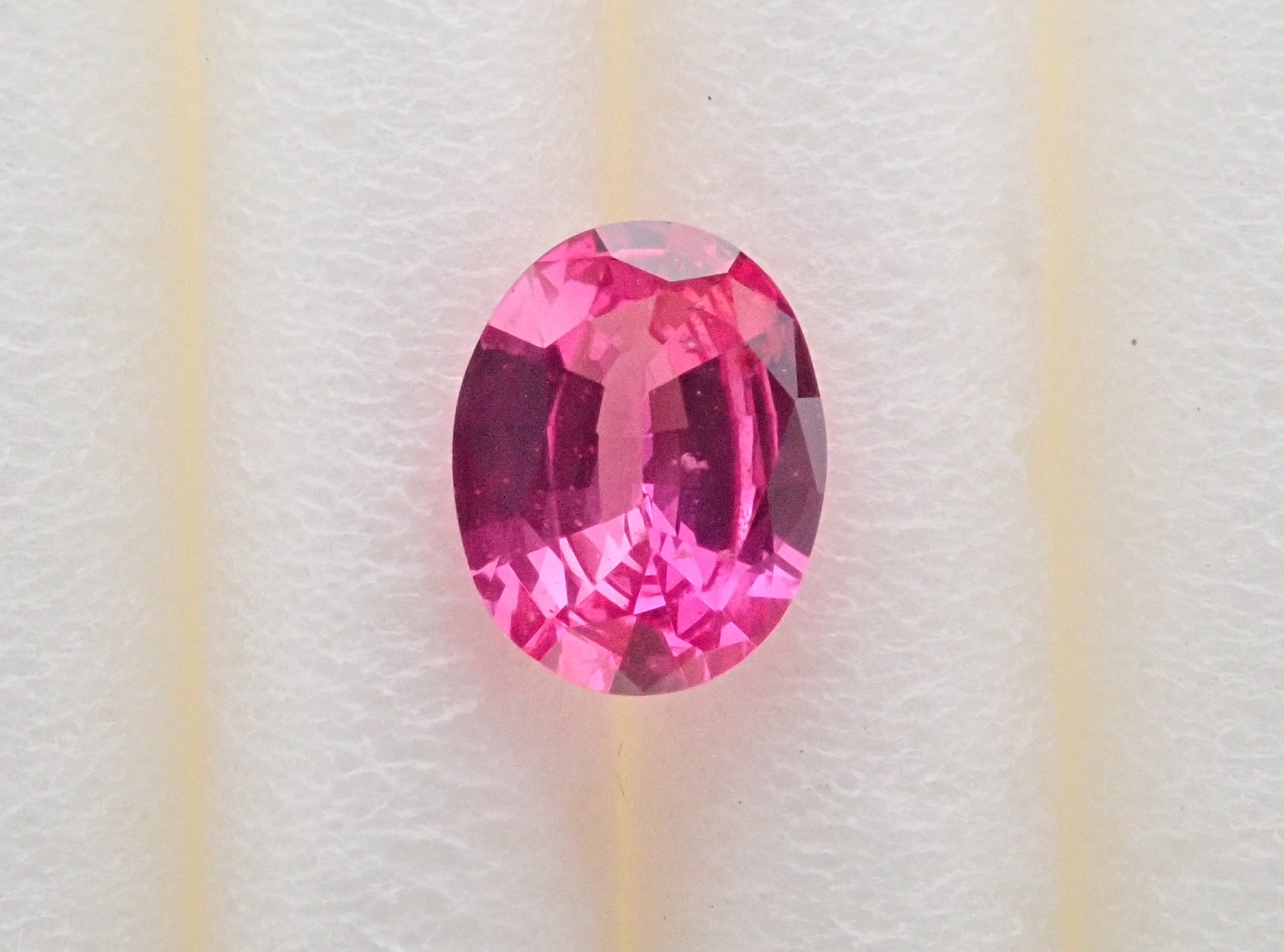 モザンビーク産ピンクサファイア 0.213ctルース(ホットピンクサファイア)