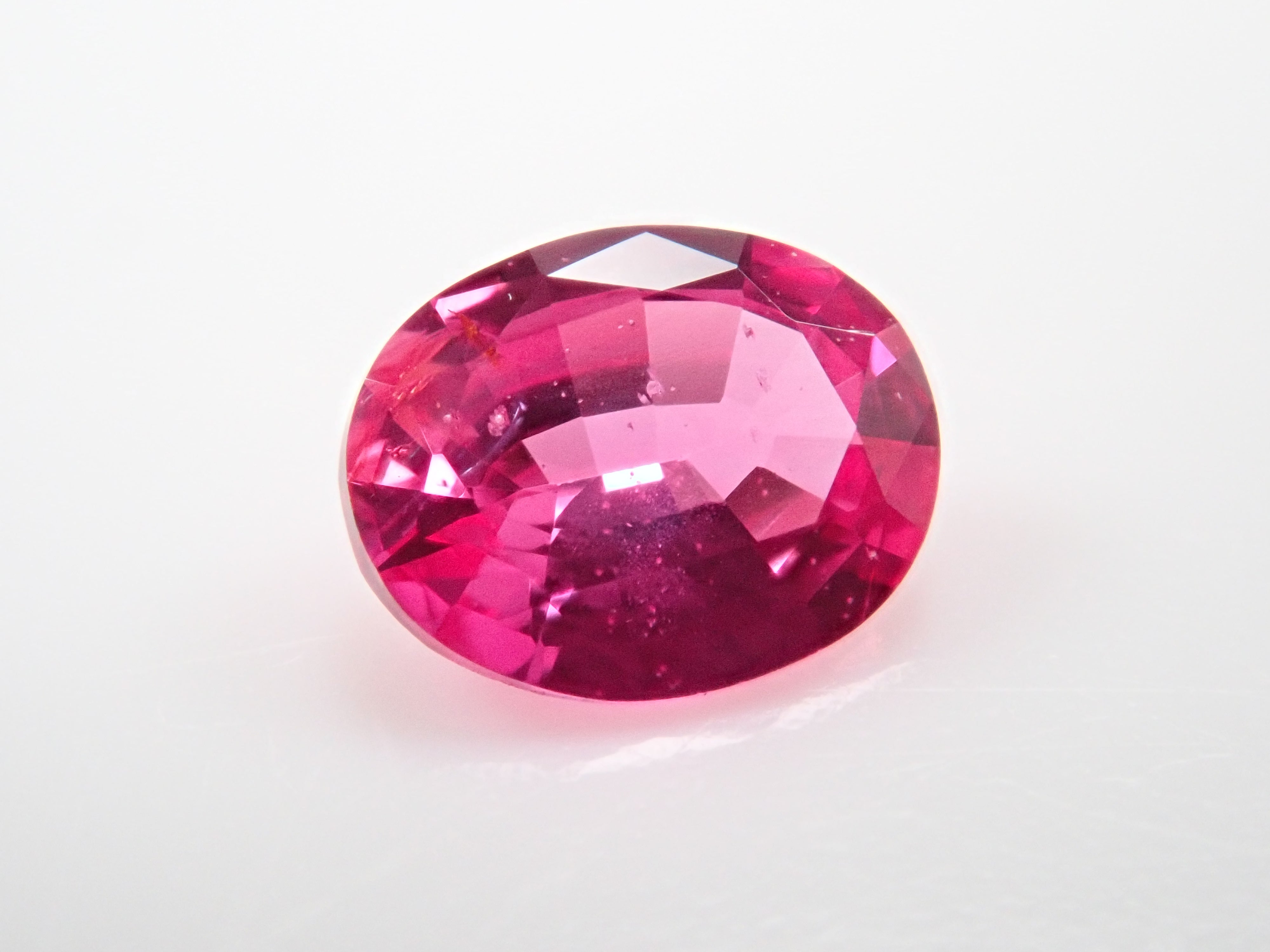 モザンビーク産ピンクサファイア 0.213ctルース(ホットピンクサファイア)