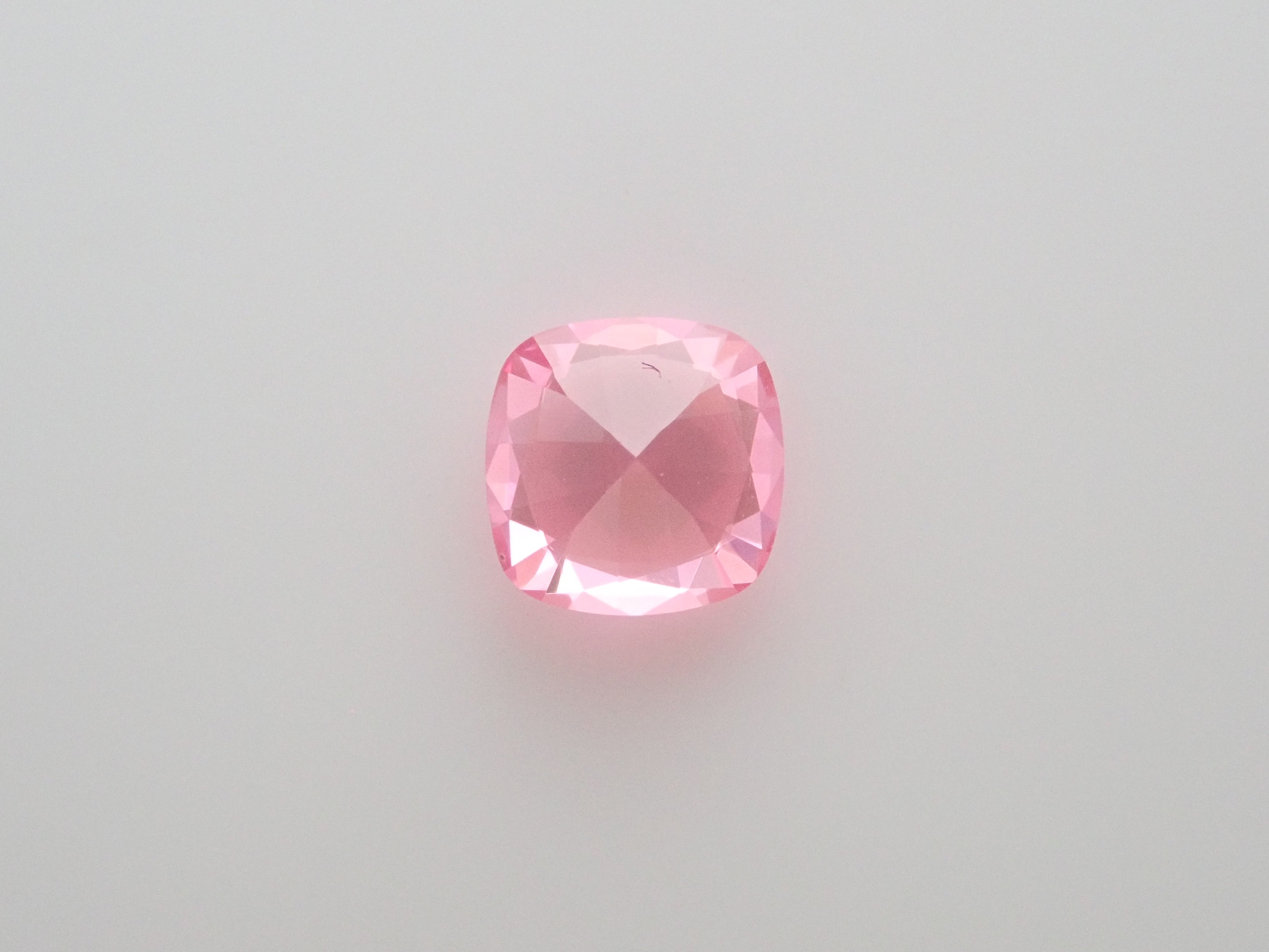 ホットピンクスピネル 0.203ctルース(マヘンゲスピネル)