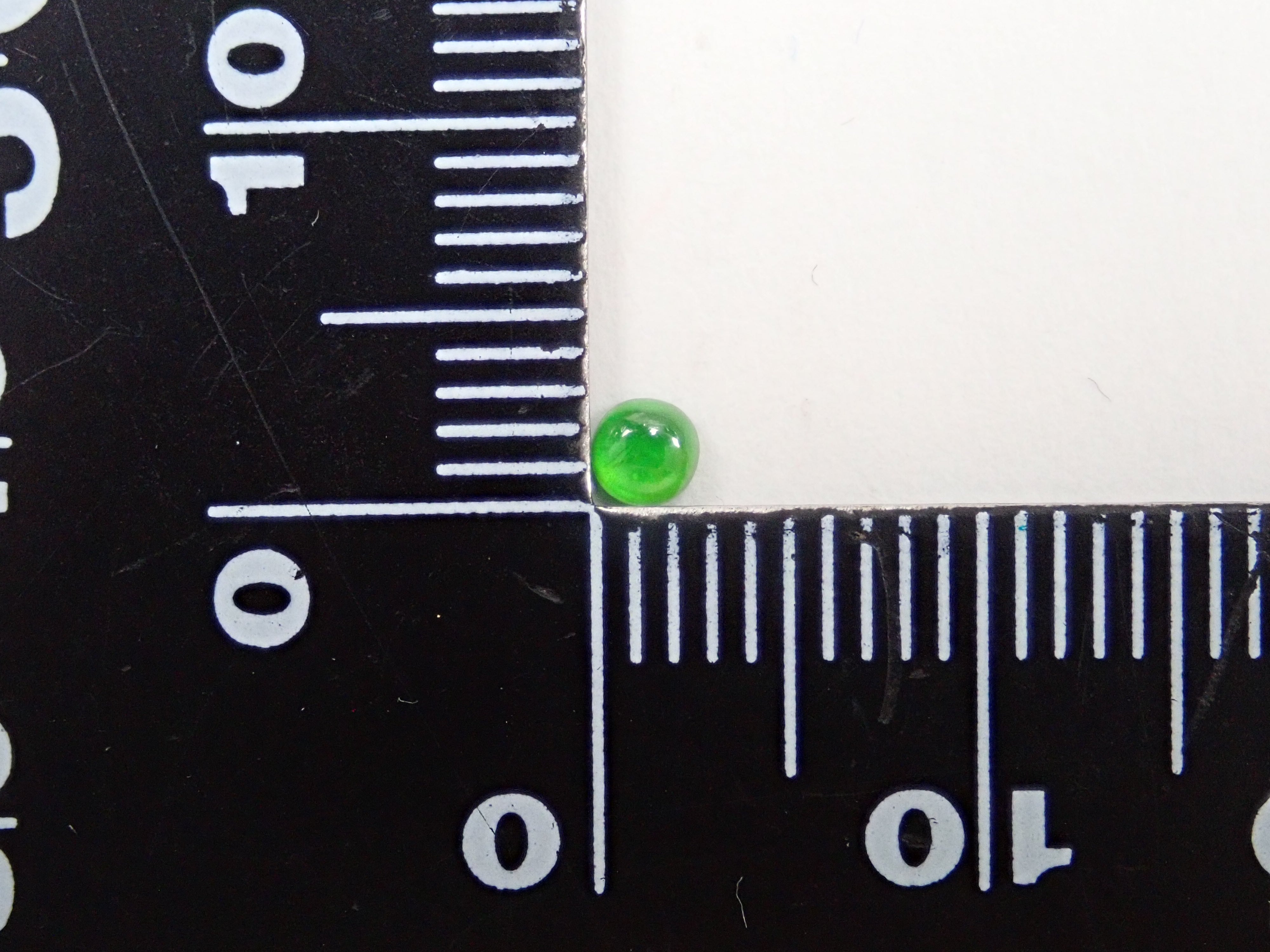 ロシア産デマントイドガーネットキャッツアイ(ホーステール認む) 2.5mm/0.141ctルース