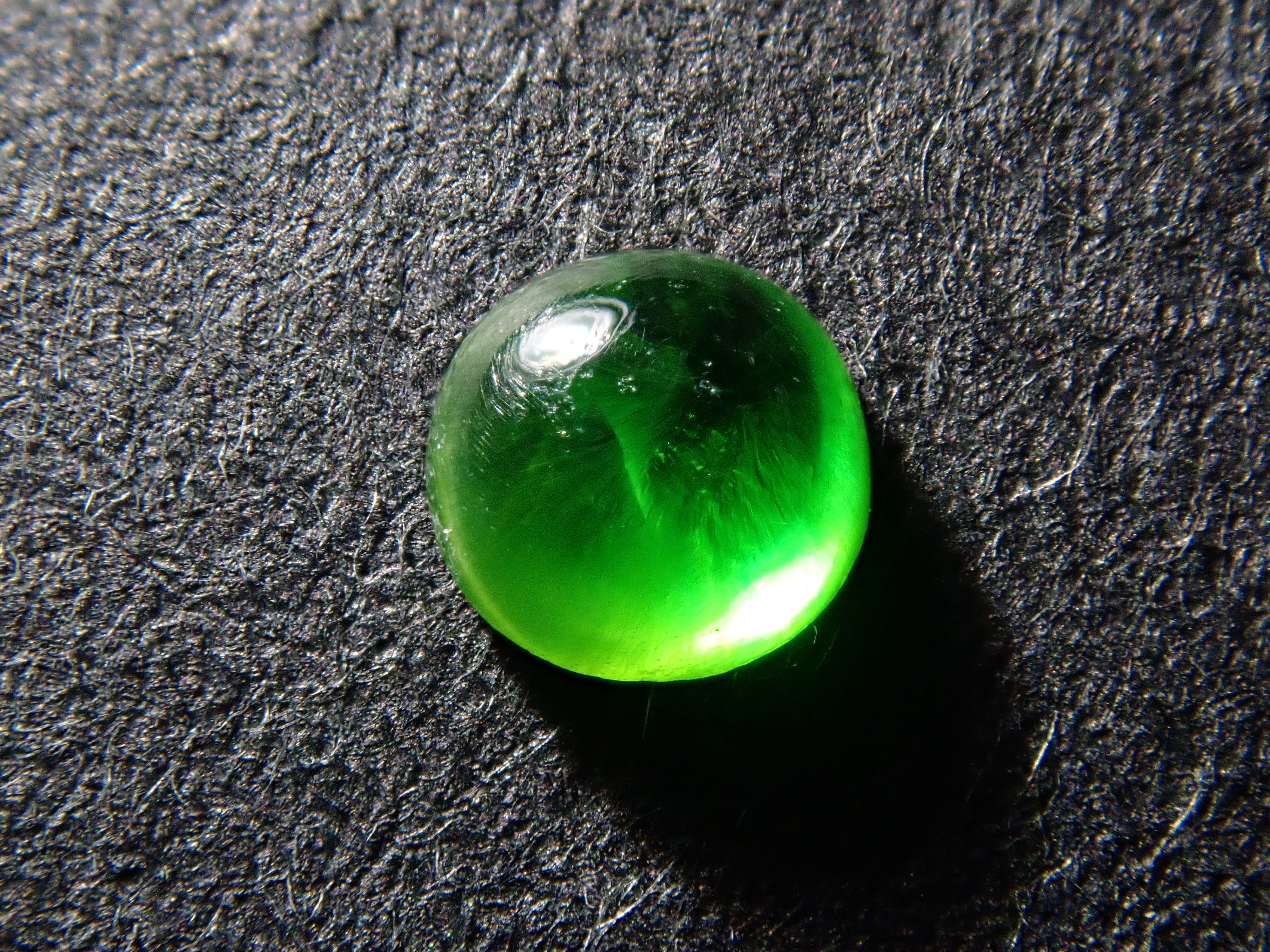 ロシア産デマントイドガーネットキャッツアイ(ホーステール認む) 2.5mm/0.141ctルース