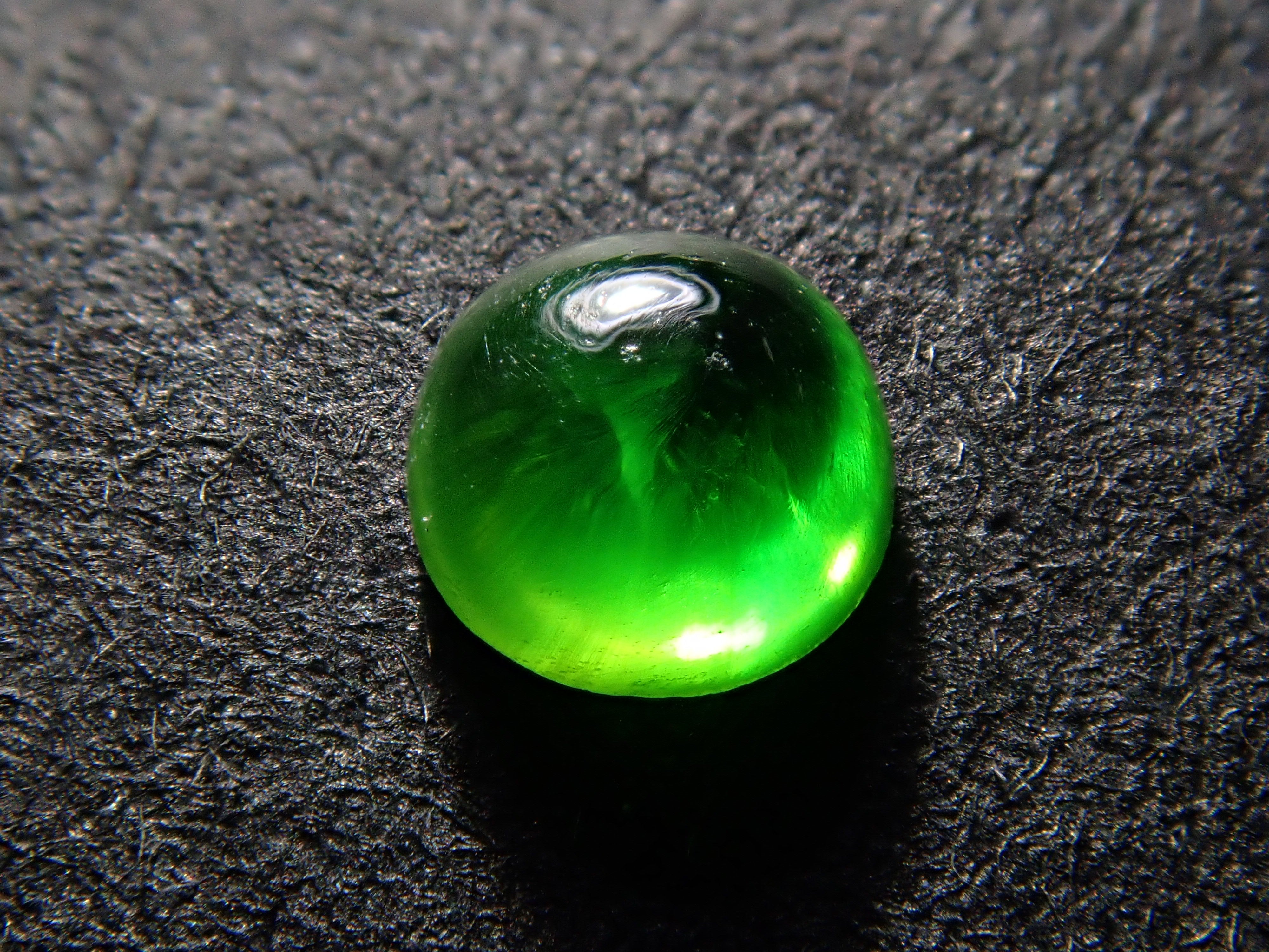 ロシア産デマントイドガーネットキャッツアイ(ホーステール認む) 2.5mm/0.141ctルース