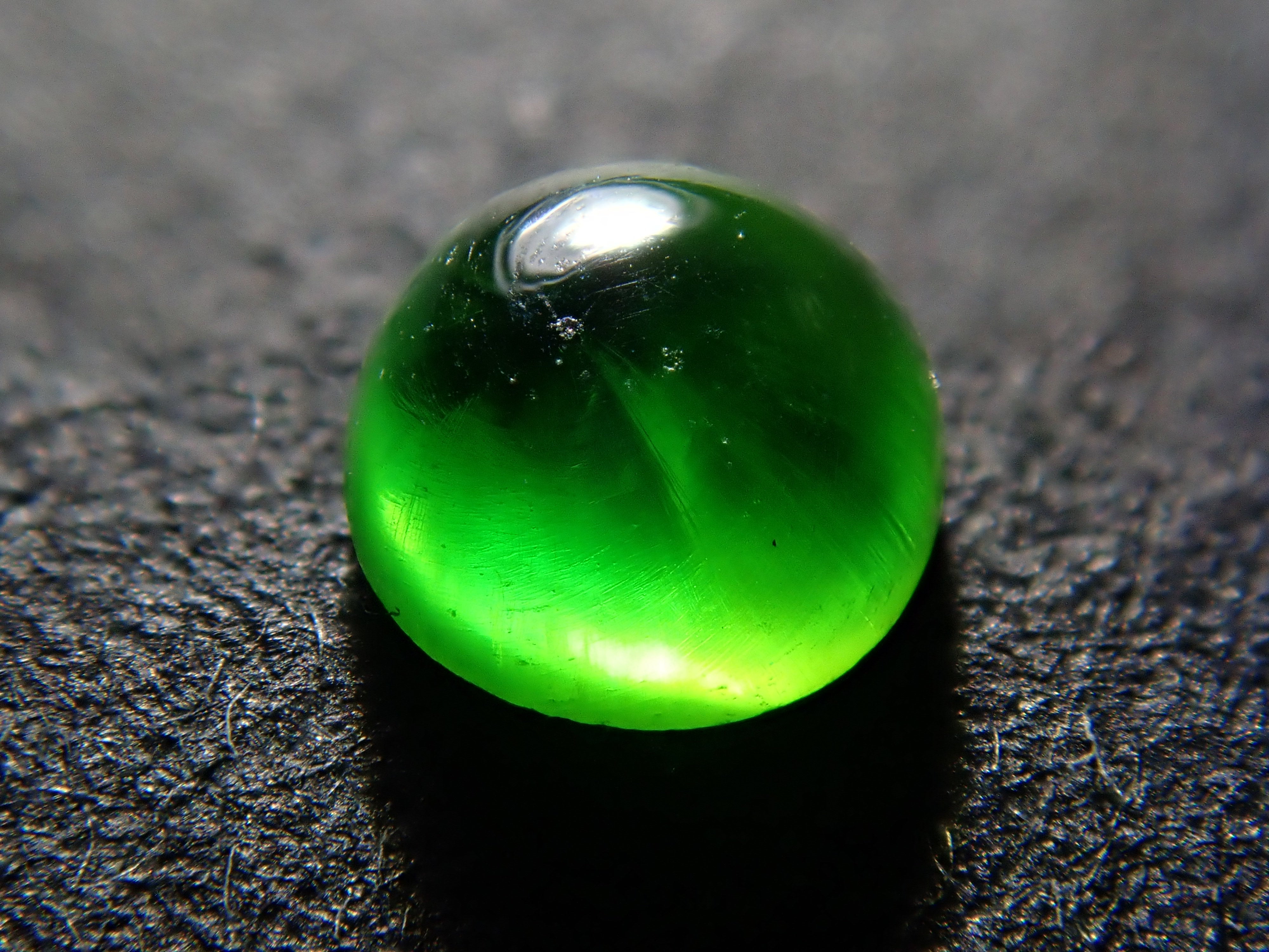 ロシア産デマントイドガーネットキャッツアイ(ホーステール認む) 2.5mm/0.141ctルース