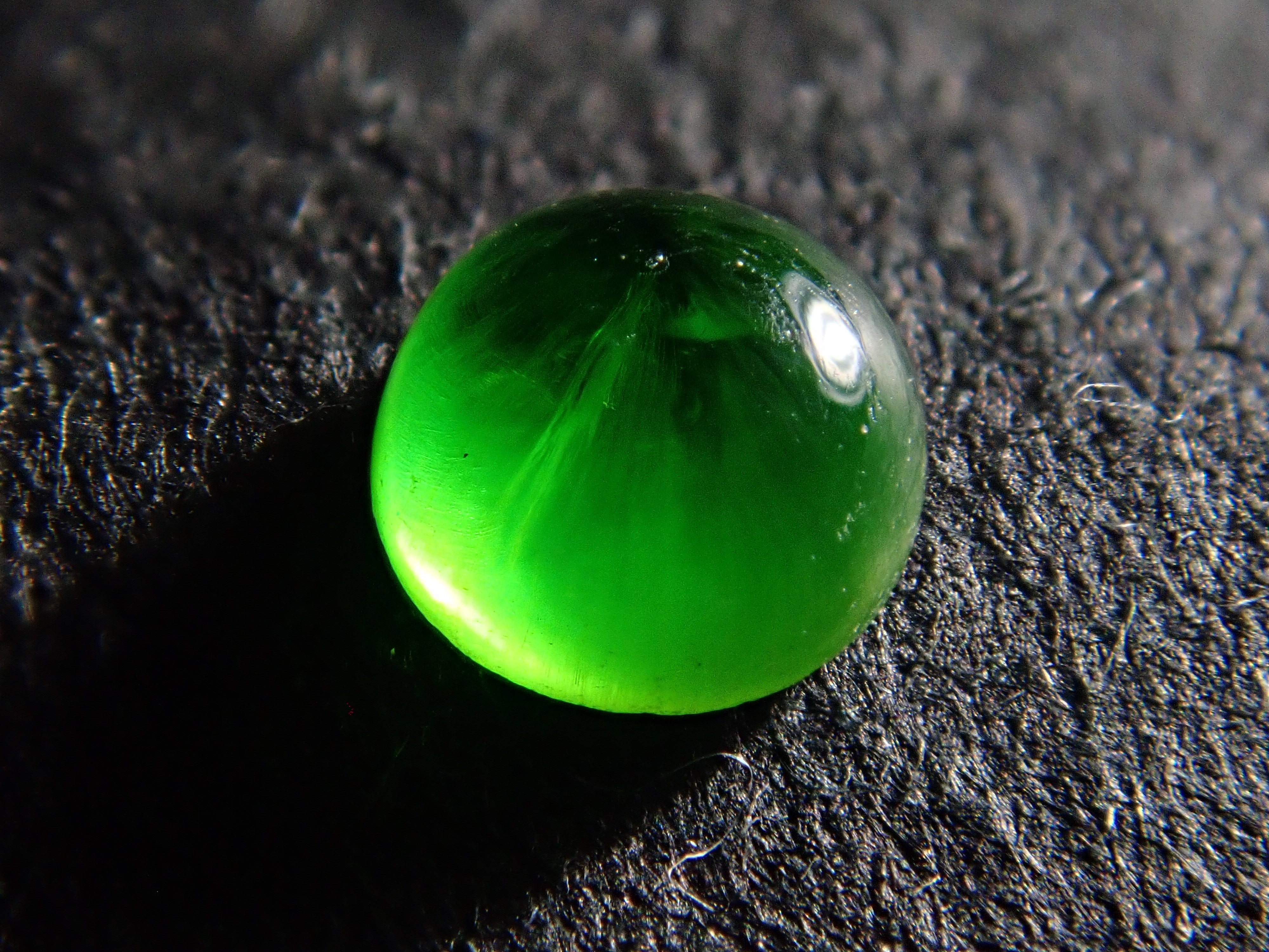 ロシア産デマントイドガーネットキャッツアイ(ホーステール認む) 2.5mm/0.141ctルース