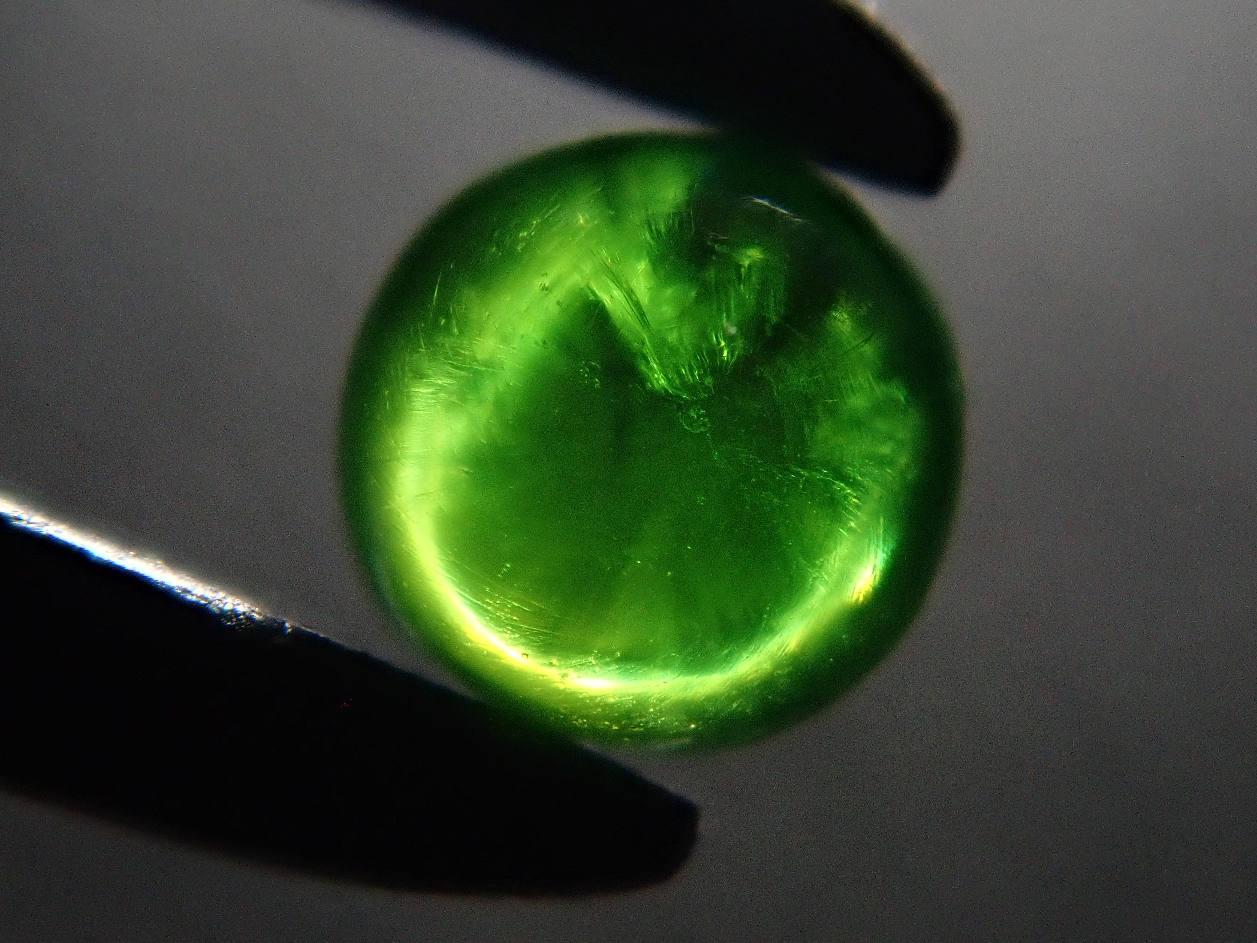 ロシア産デマントイドガーネットキャッツアイ(ホーステール認む) 2.5mm/0.141ctルース