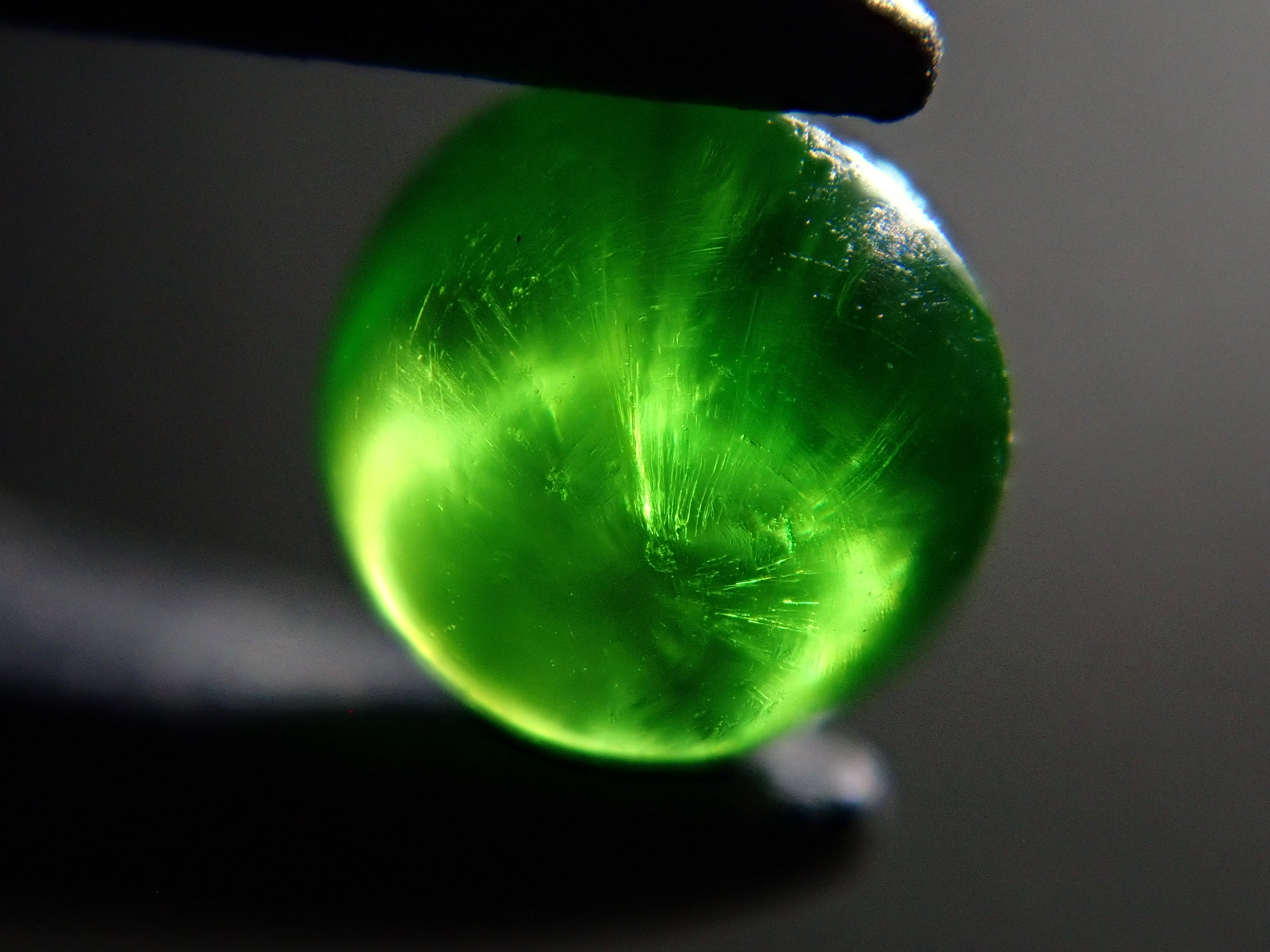 ロシア産デマントイドガーネットキャッツアイ(ホーステール認む) 2.5mm/0.141ctルース