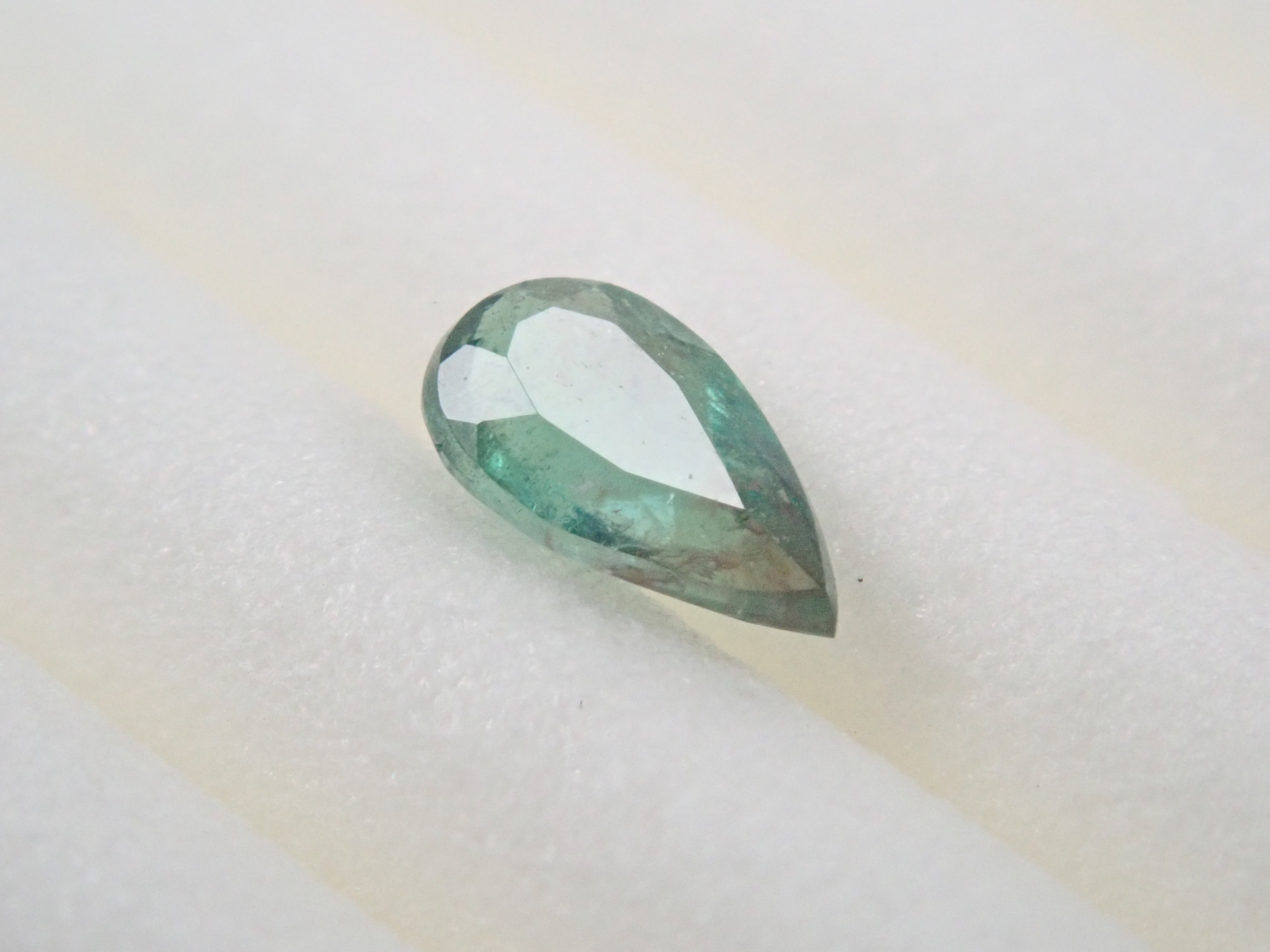 ブラジル産パーティカラーパライバトルマリン 0.149ctルース(CuO:1.4%、MnO:2.8%)