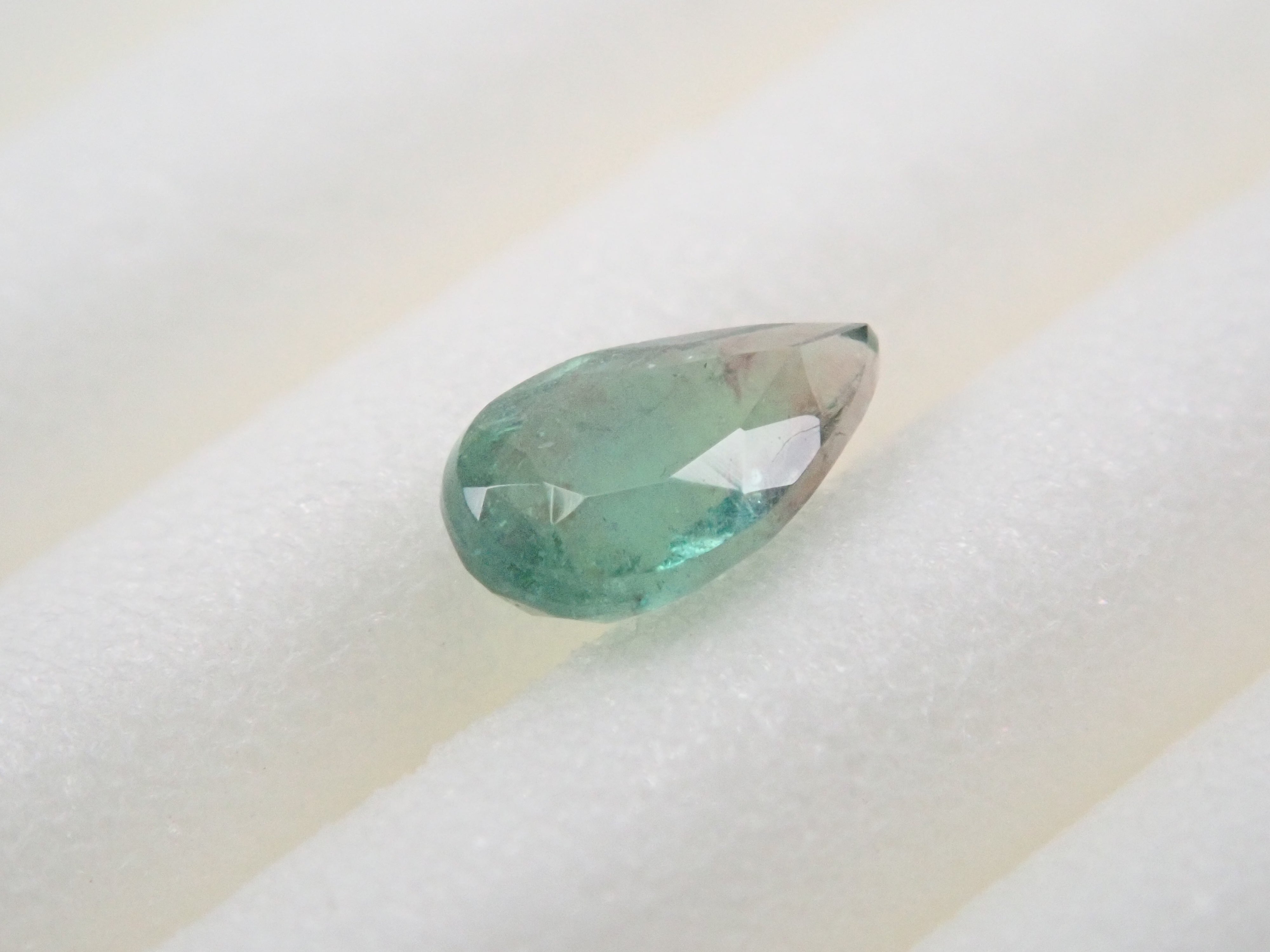 ブラジル産パーティカラーパライバトルマリン 0.149ctルース(CuO:1.4%、MnO:2.8%)