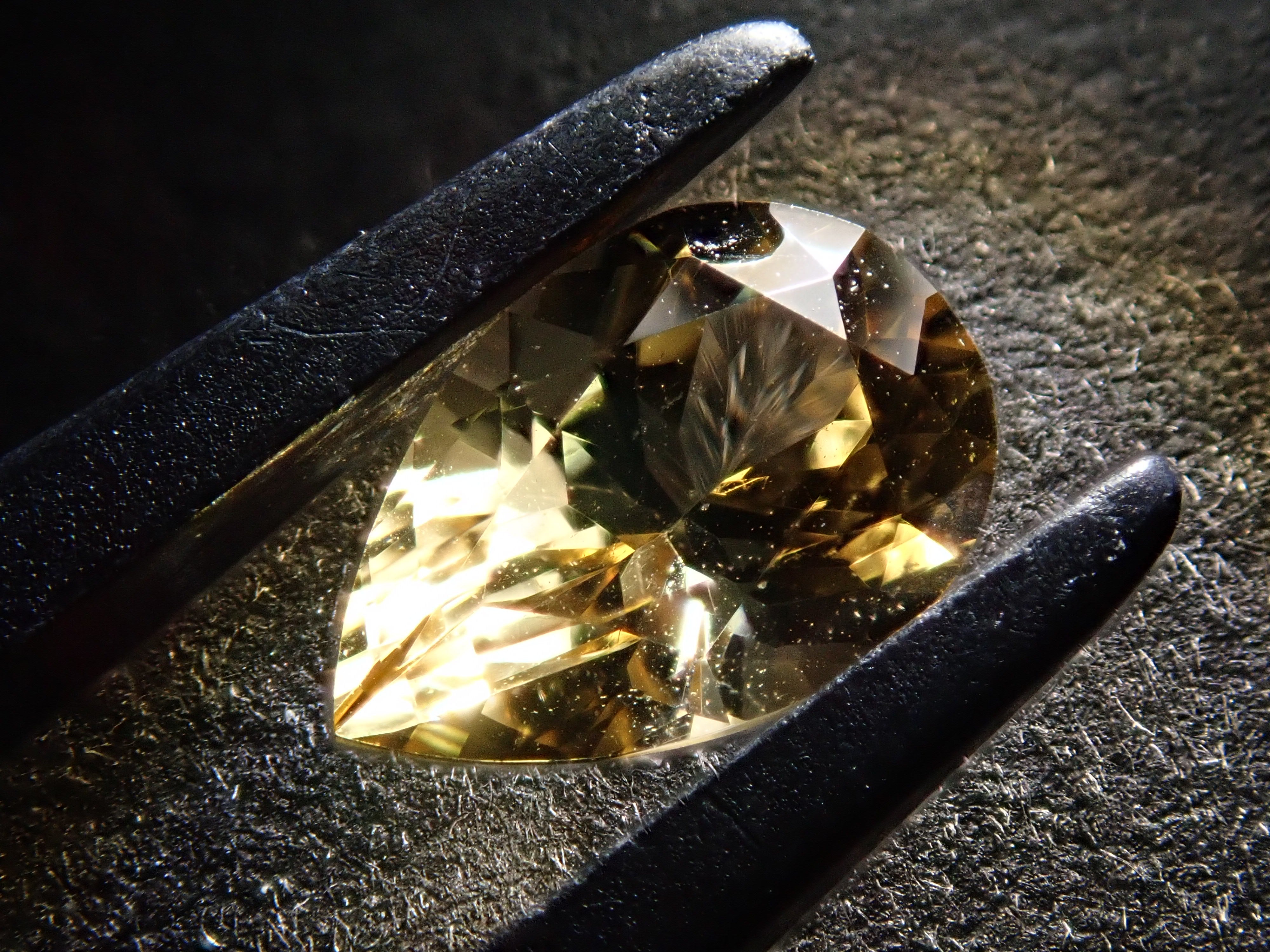 【11/22 22時販売】ブラジル産イエローベリル 0.696ctルース