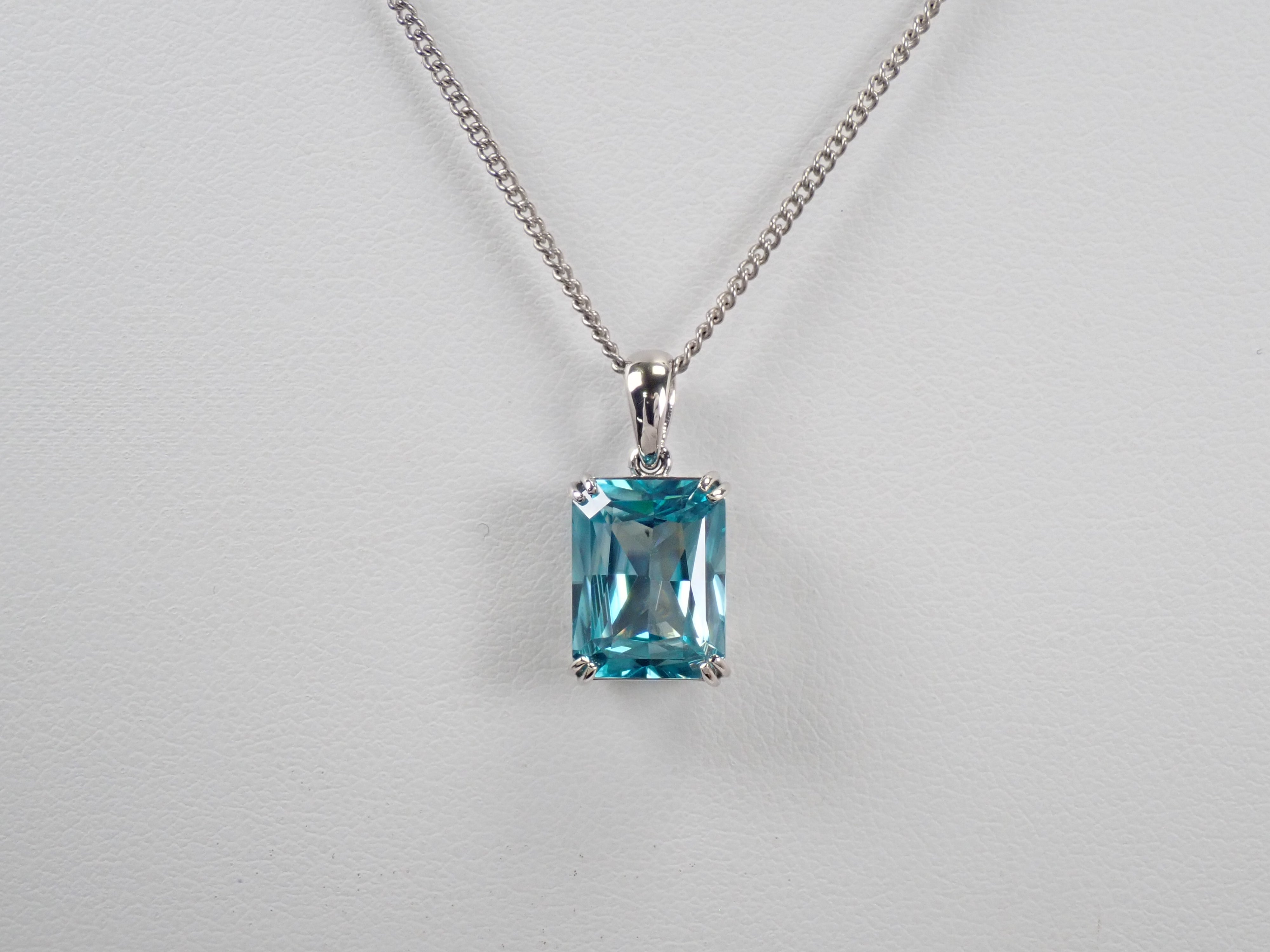 【22602713掲載】【カラフリ】Pt950 ブルージルコン(ラタナキリブルー) 5ct ペンダントトップ(ネックレストップ)鑑別書