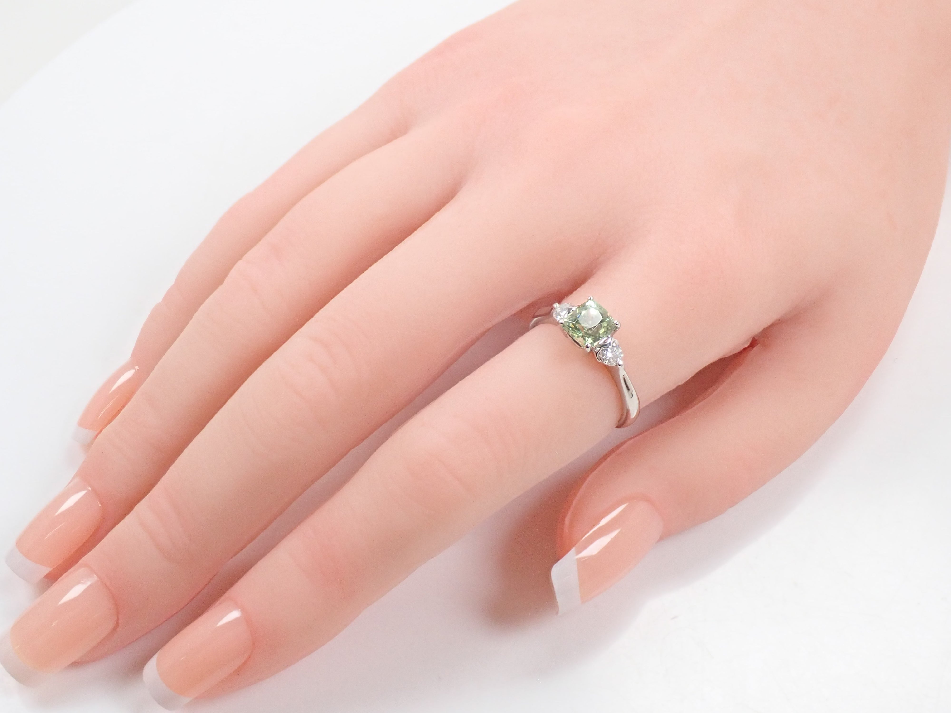 【22602712掲載】【カラフリ】Pt900 グロッシュラーガーネット 1.31ct ダイヤモンド0.24ctリング鑑別書