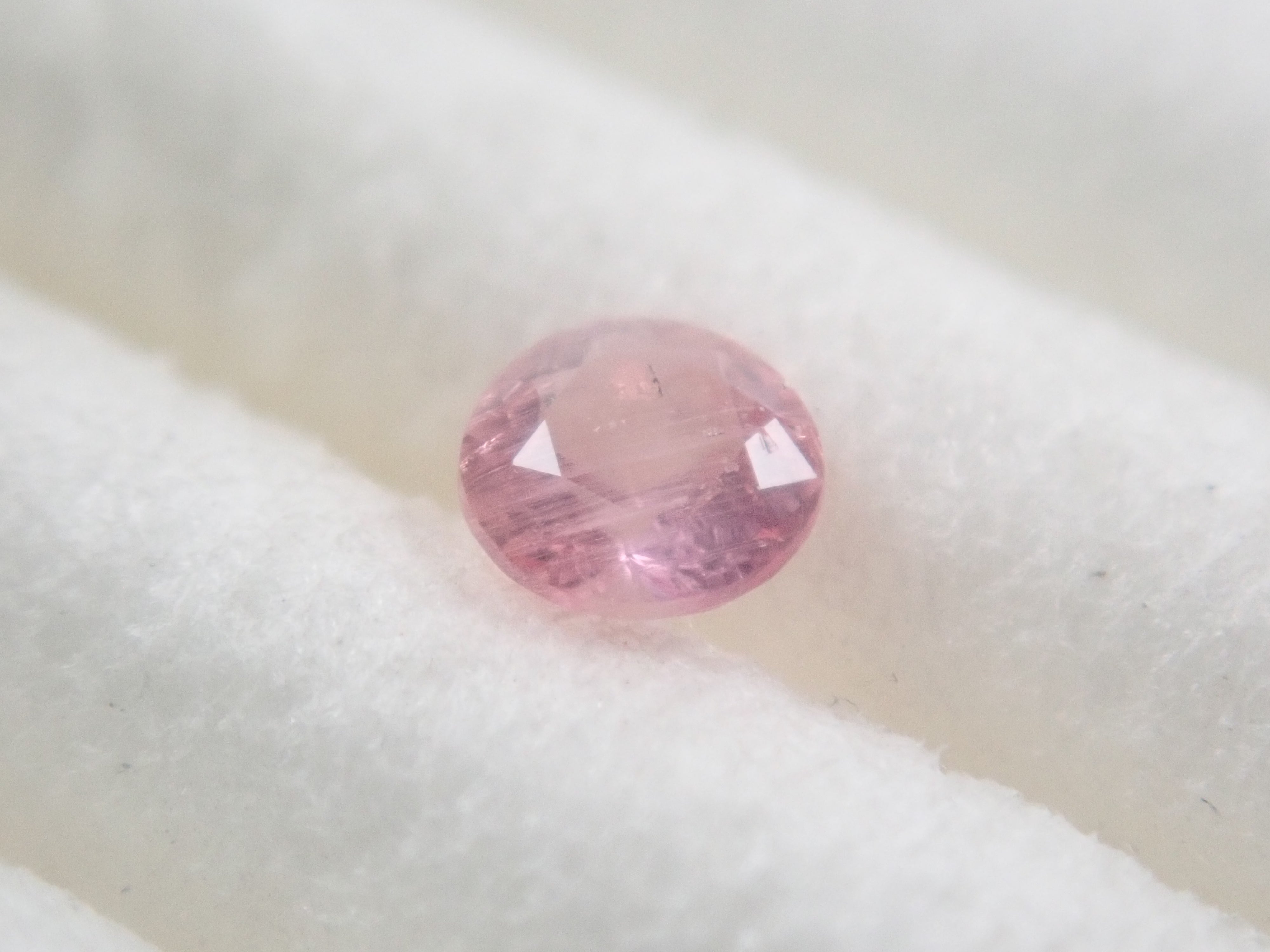 【8/25 22時販売】マダガスカル産ペツォッタイト 2.7mm/0.062ctルース