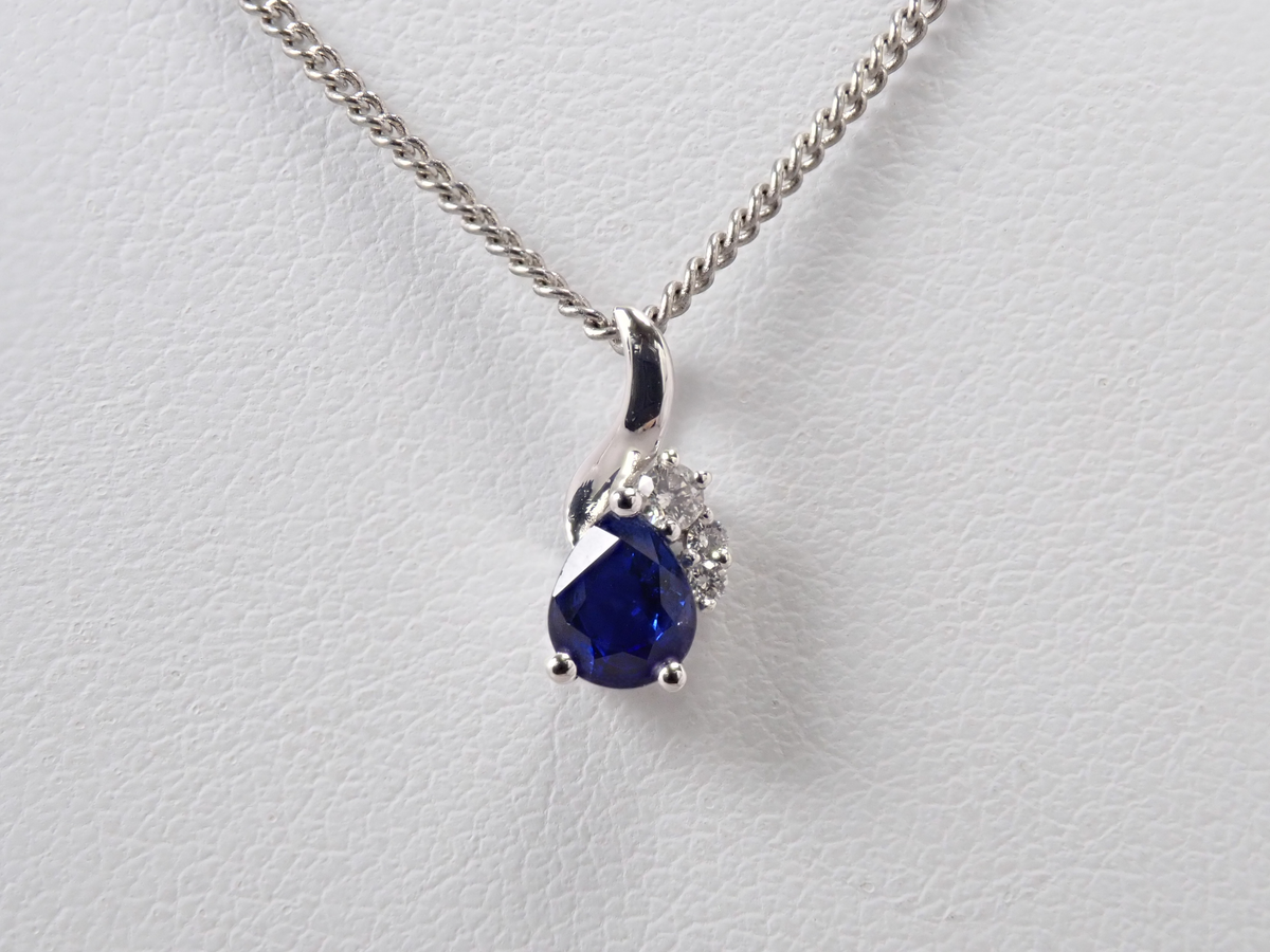 【9/25 22時販売】【カラフリ】K18WG ブルーサファイア ダイヤモンド0.051ctペンダントトップ(ネックレストップ)鑑別書