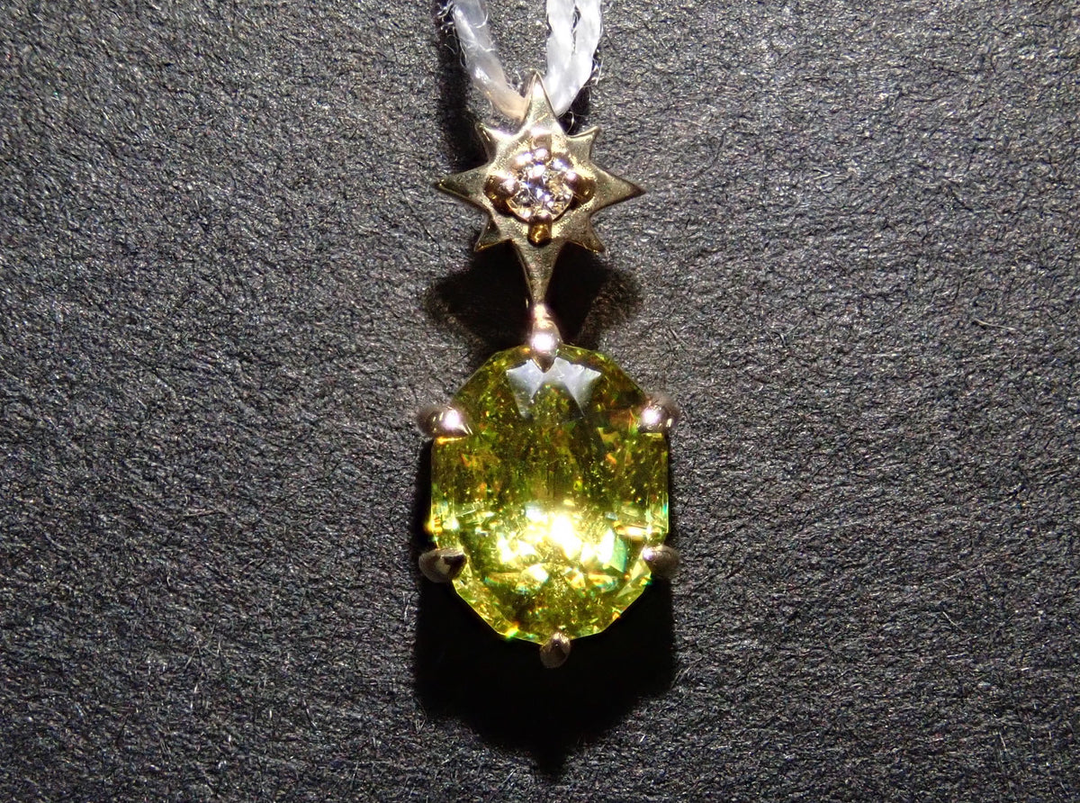 K18YG マダガスカル産スフェーン 0.597ct ペンダントトップ 