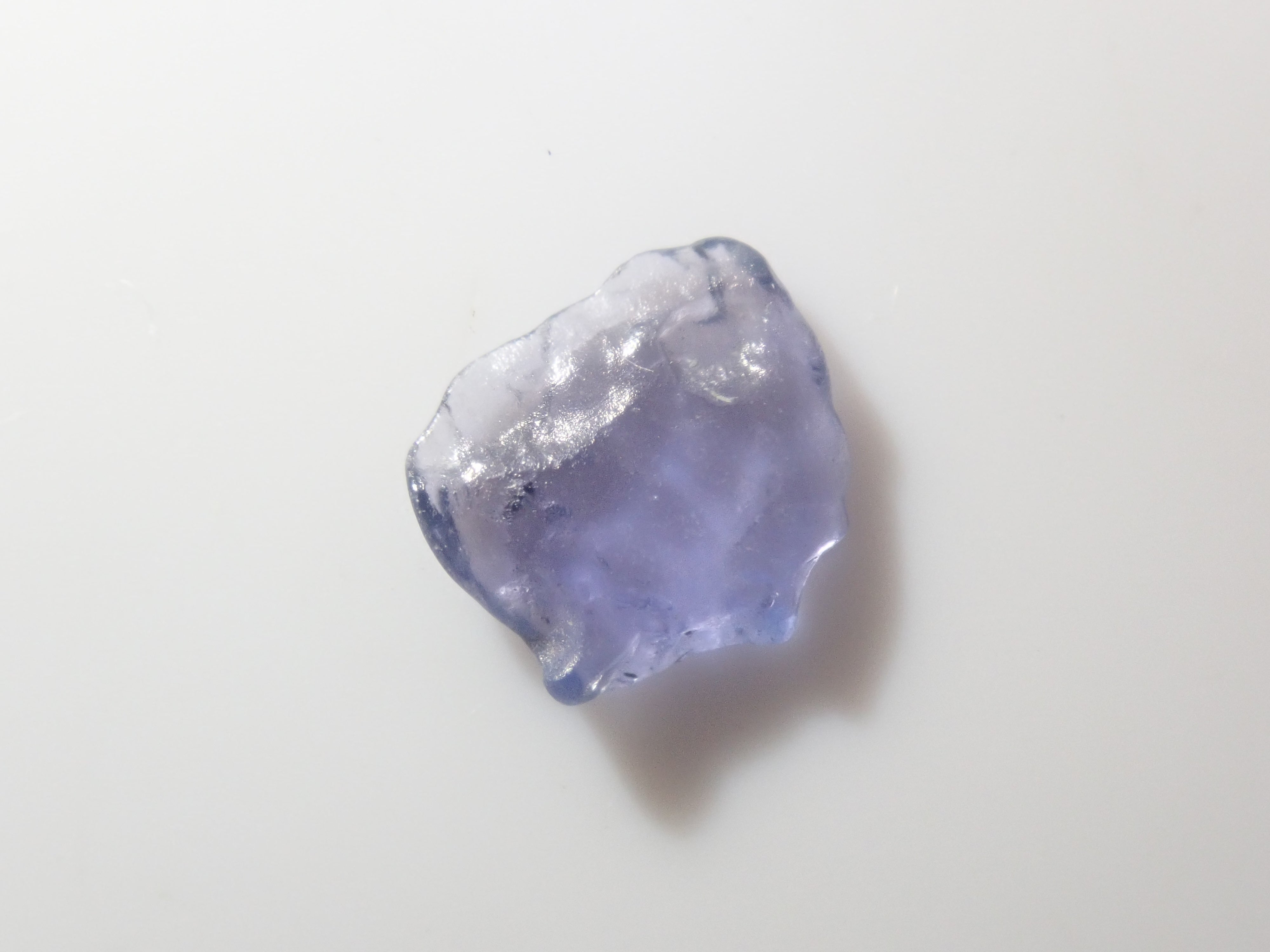 限量10顆寶石:1顆未經熱處理約戈藍寶石原石。多件購買可享折扣。