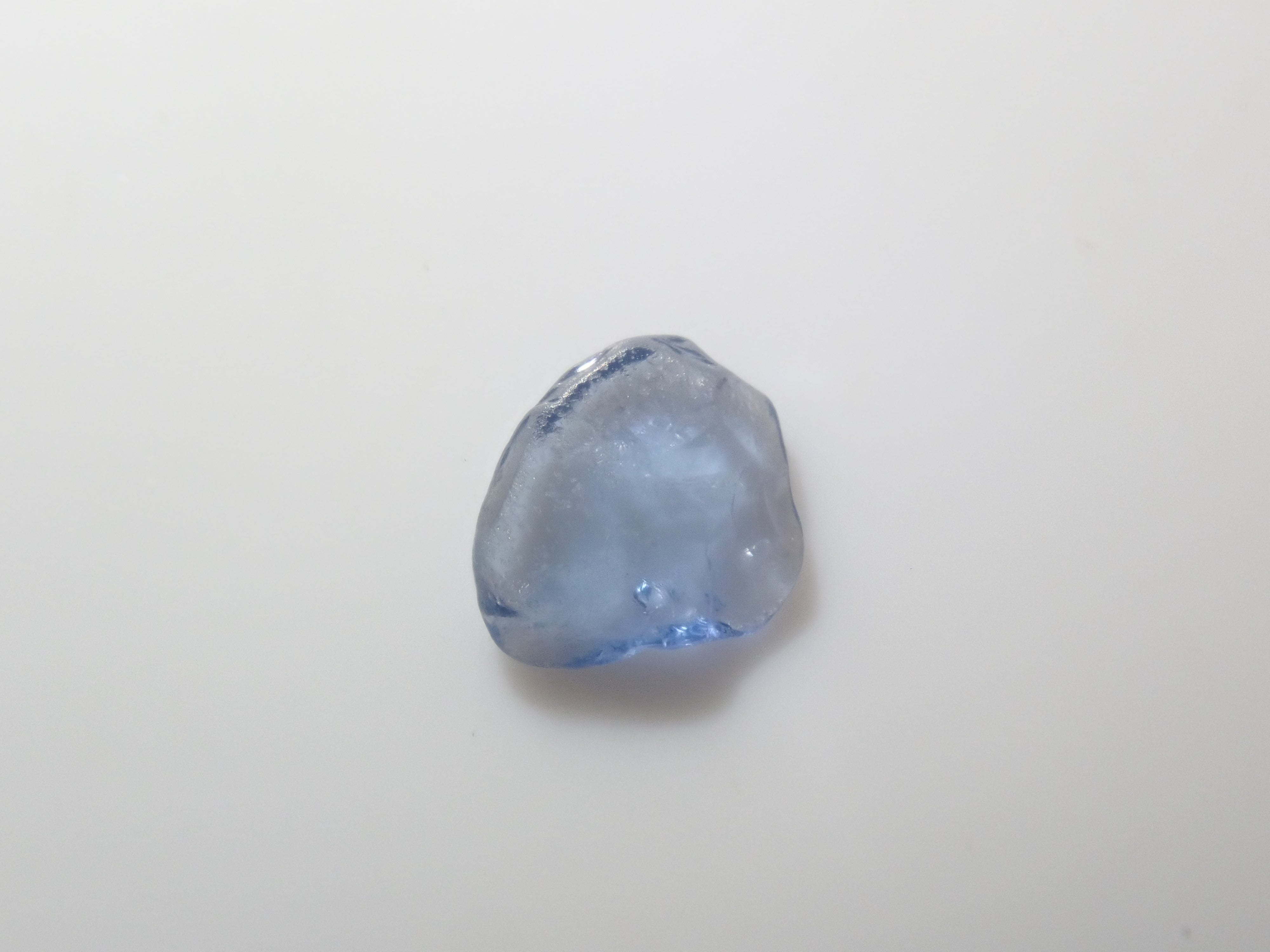 限量10顆寶石:1顆未經熱處理約戈藍寶石原石。多件購買可享折扣。