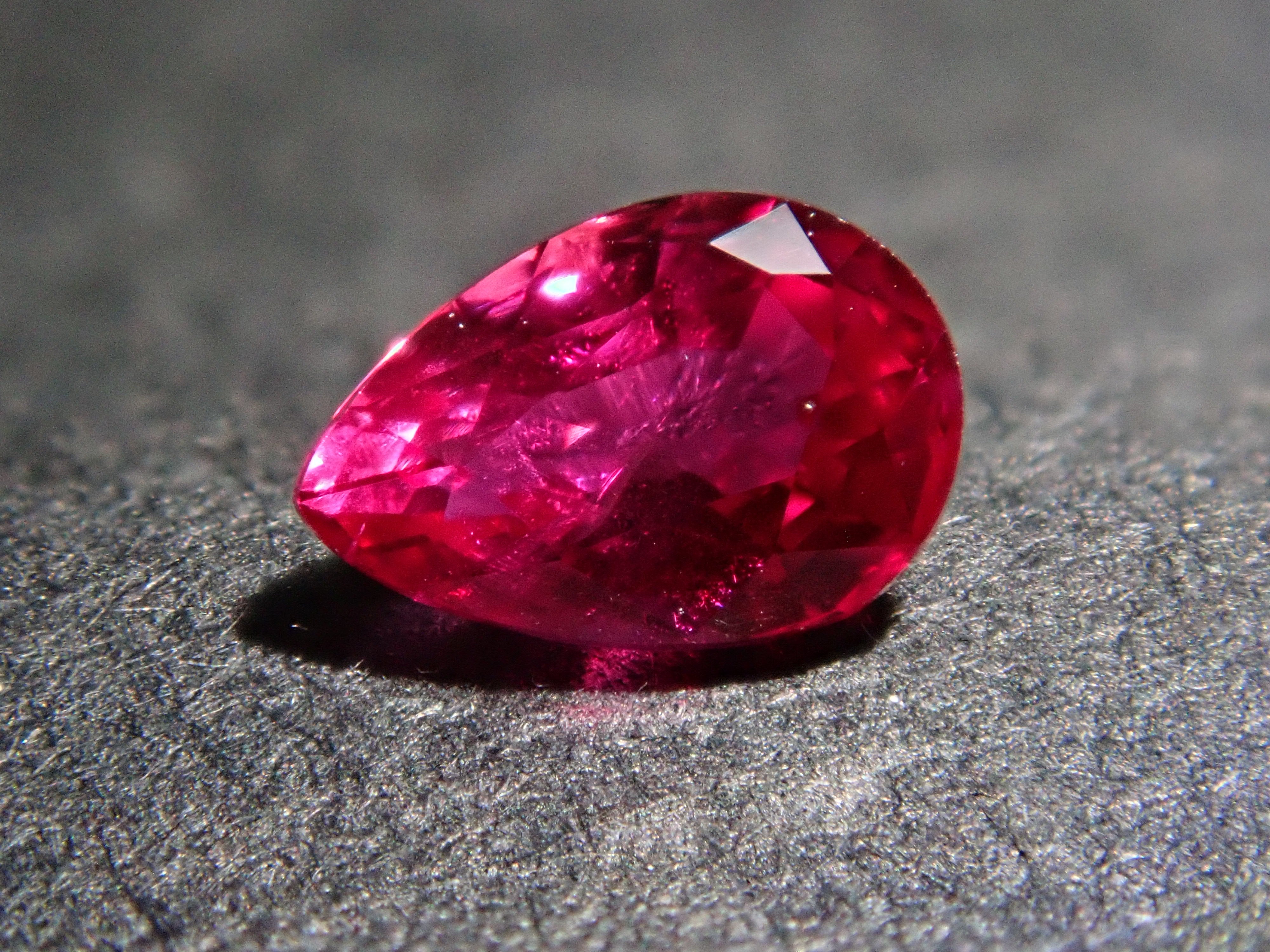 【12553181掲載】ビルマ産非加熱ルビー 0.227ctルース