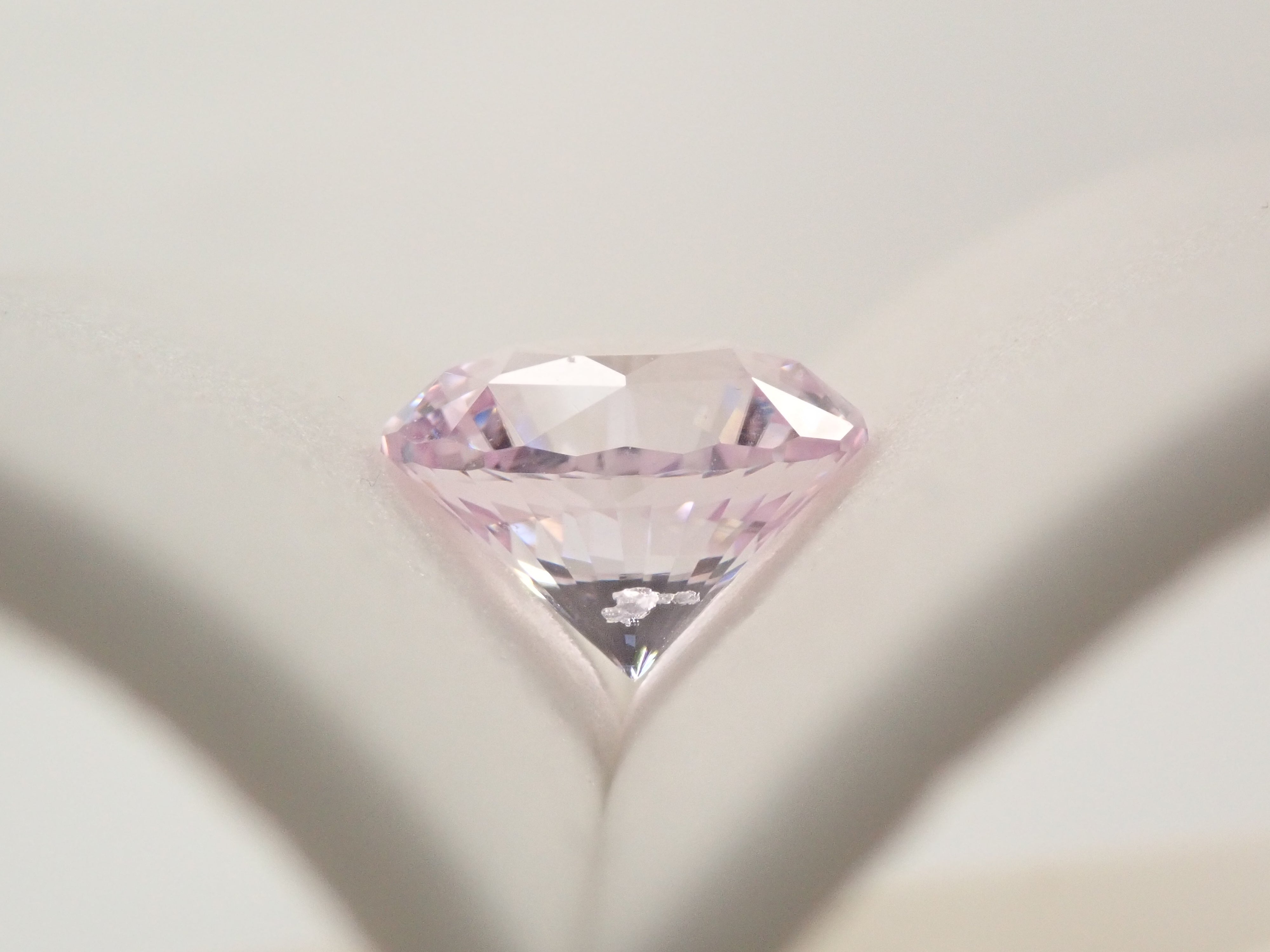 アフガニスタン産クンツァイト 3.508ctルース