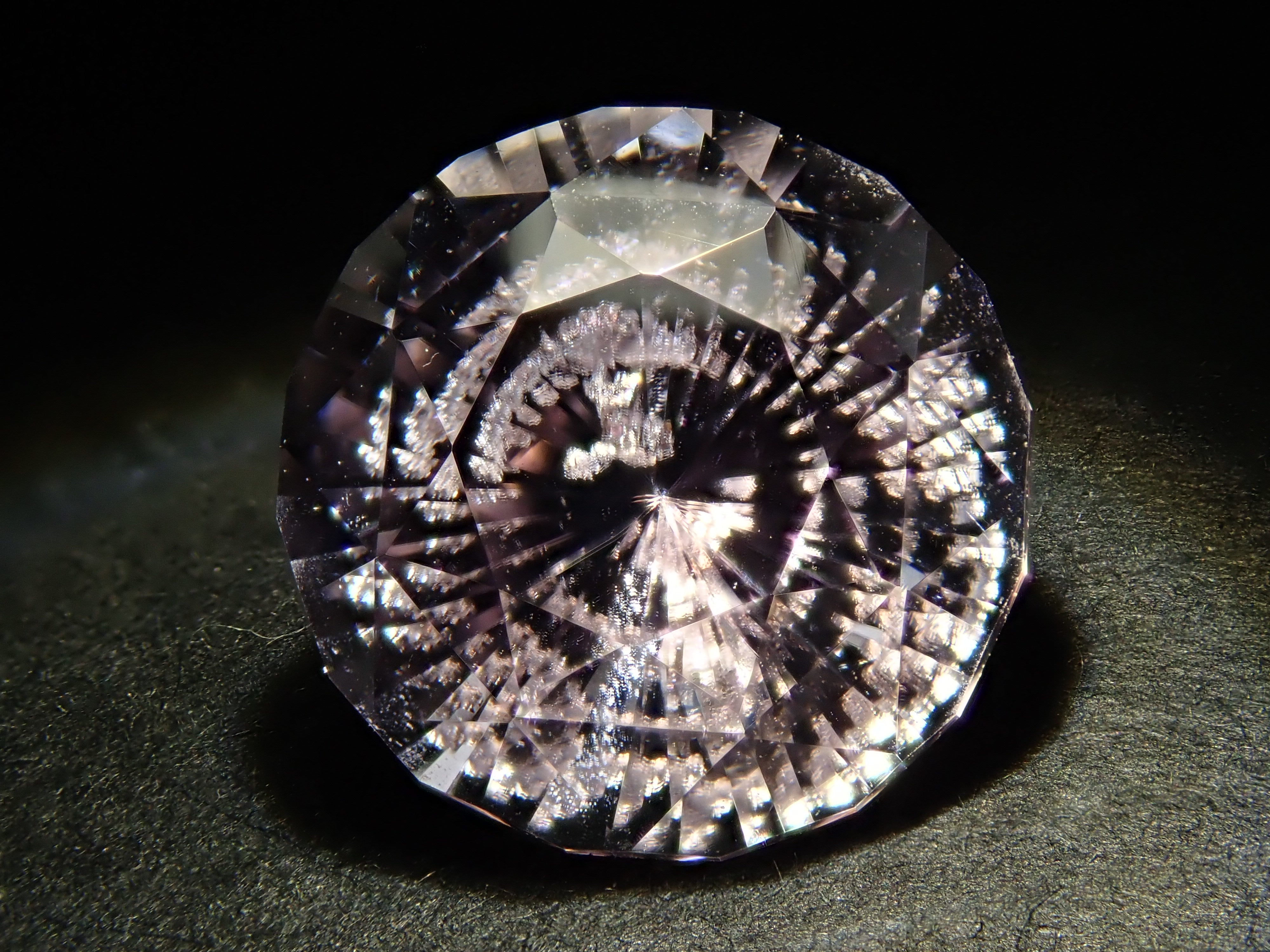 アフガニスタン産クンツァイト 3.508ctルース