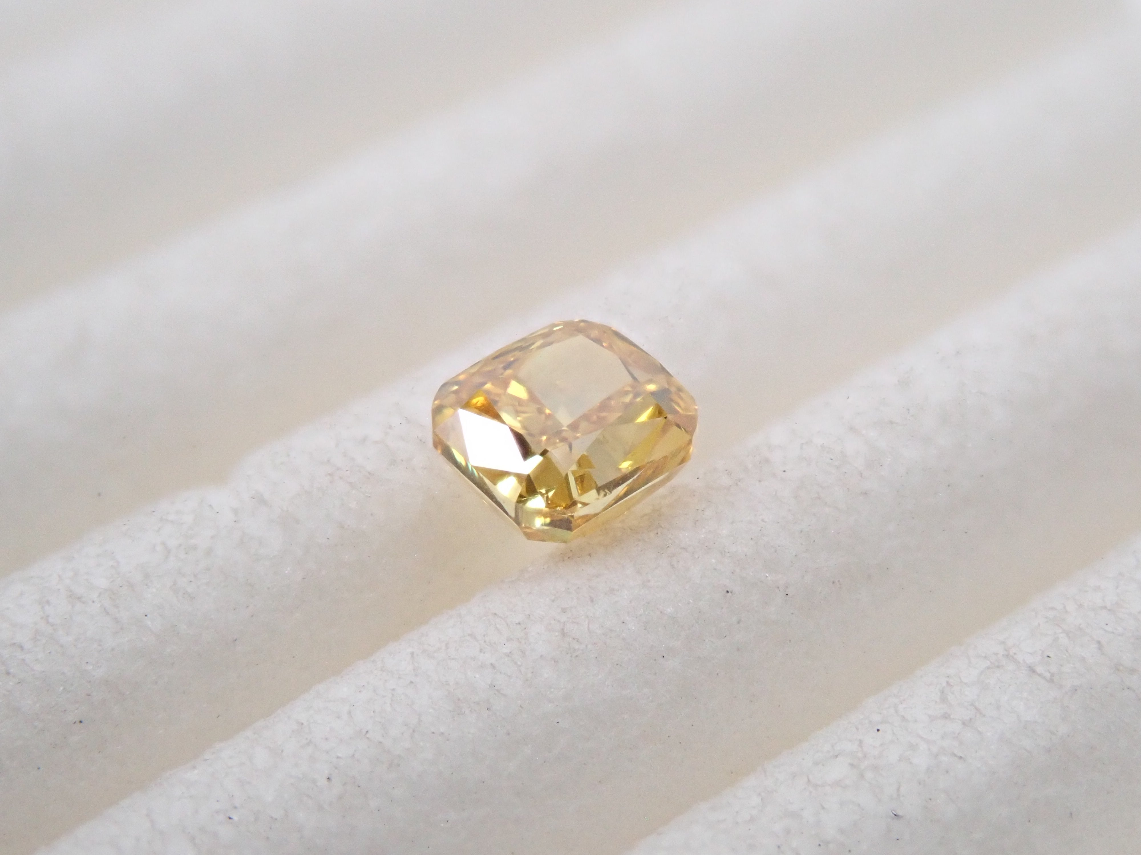 【9/12 22時販売】イエローダイヤモンド 0.212ctルース(FANCY DEEP ORANGY YELLOW, VS1)