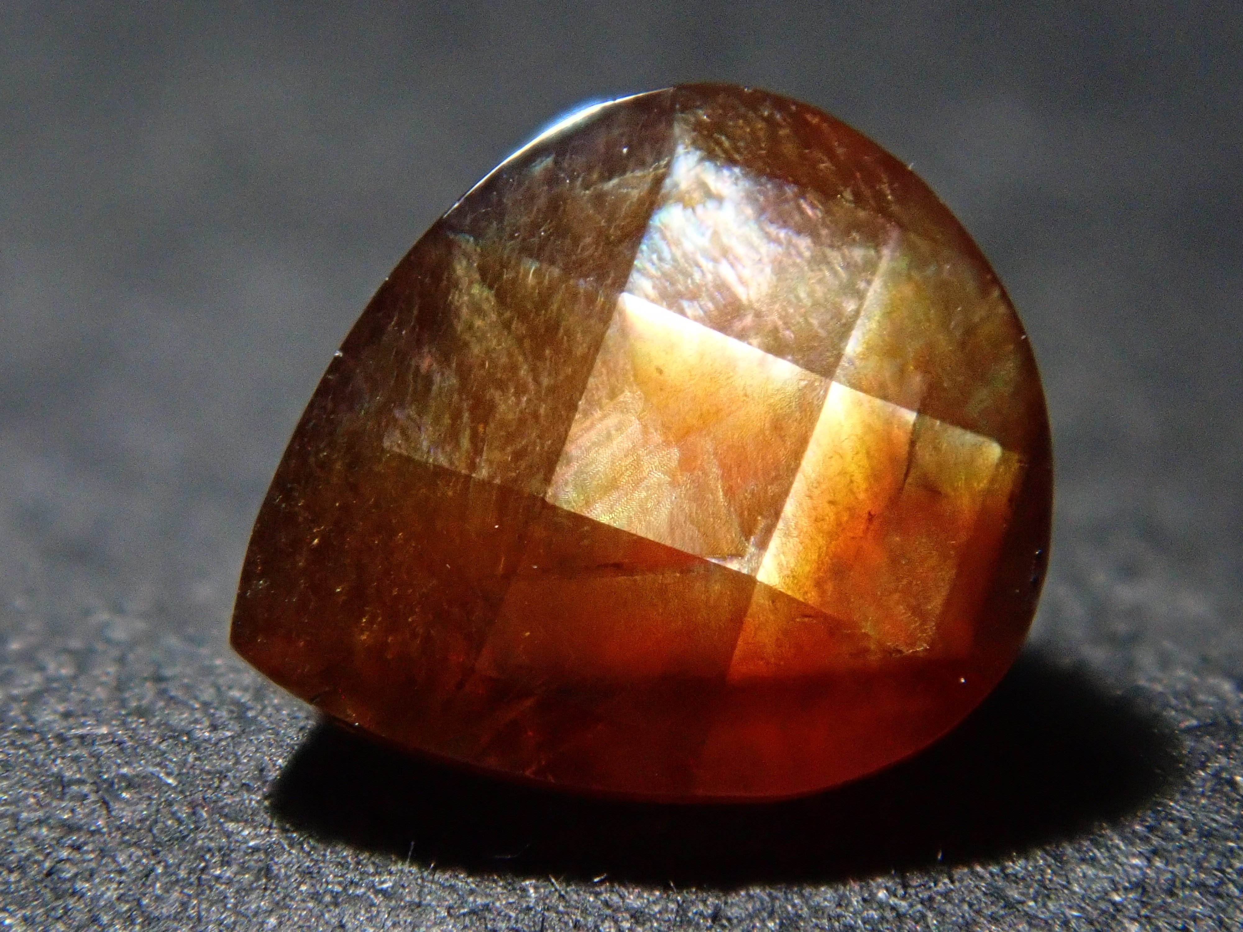 奈良県天川村産レインボーガーネット(アンドラダイトガーネット) 0.639ctルース