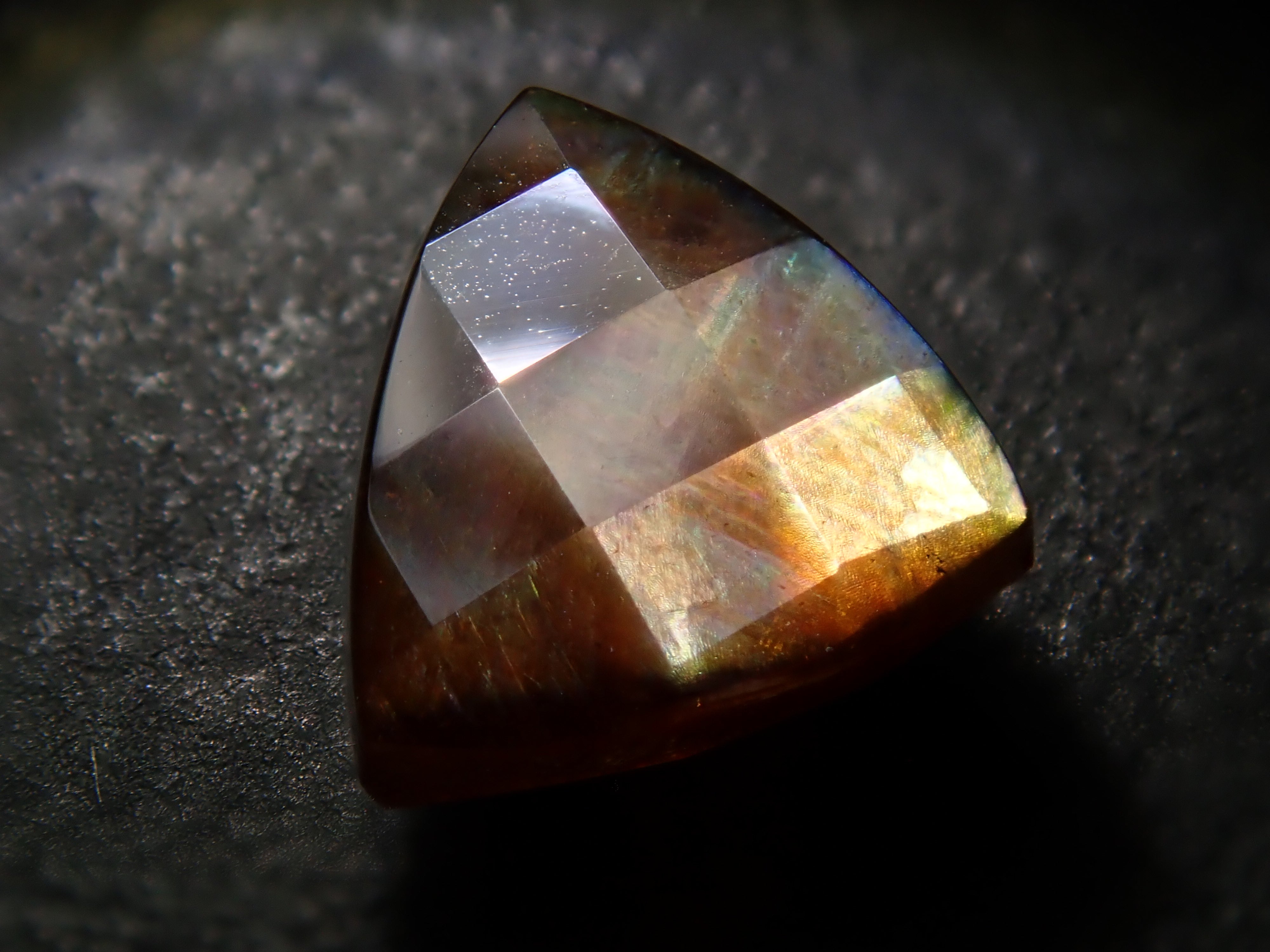 奈良県天川村産レインボーガーネット(アンドラダイトガーネット) 1.163ctルース