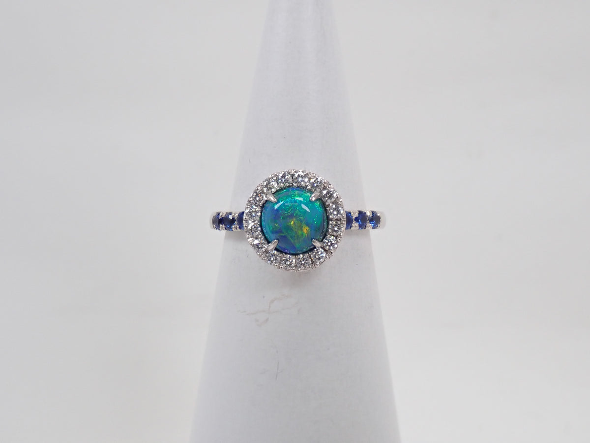 【22602561刊載】K18WG 黑歐泊 1.09ct 藍寶石 0.24ct 戒指附鑑定書