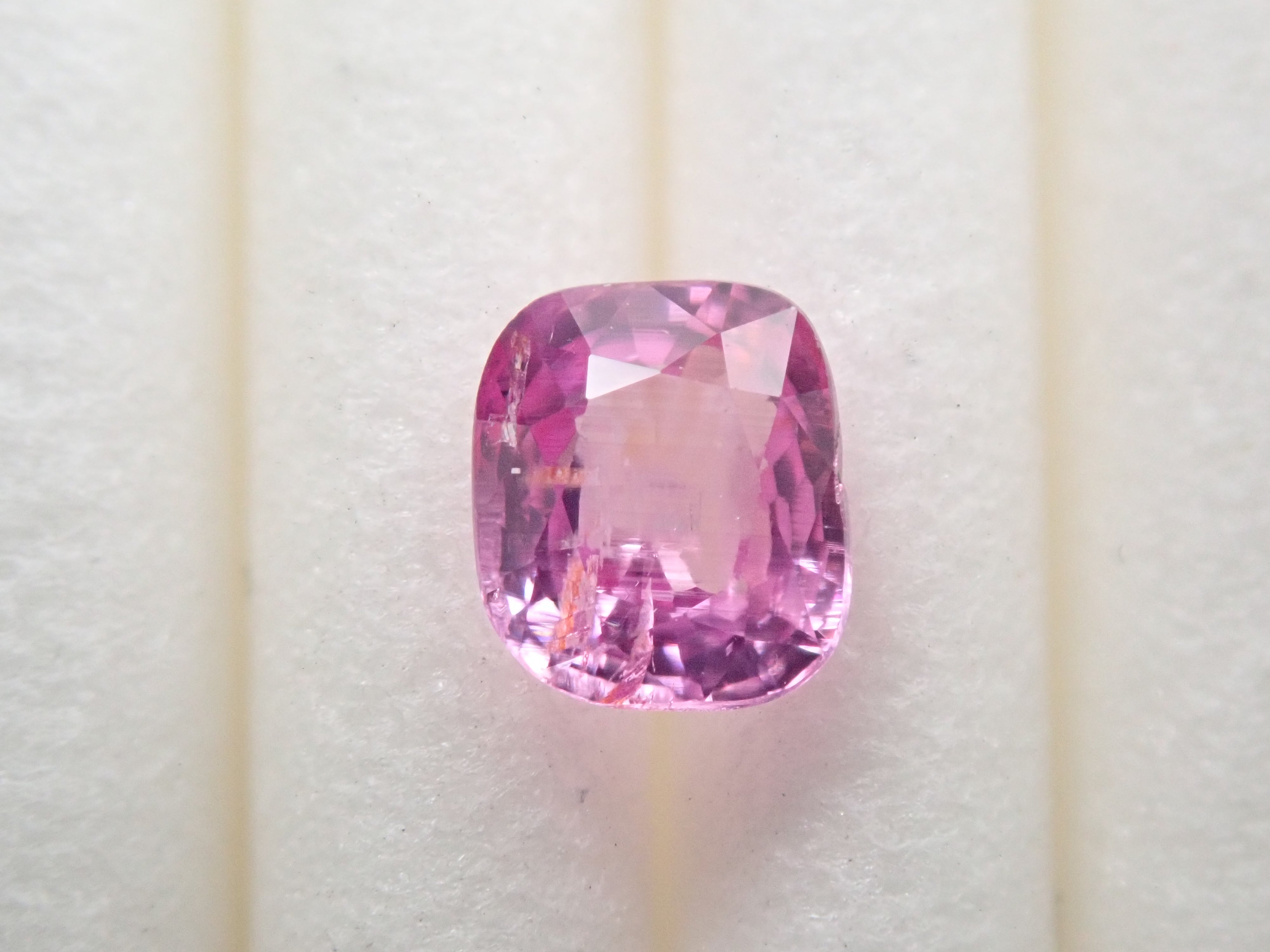 ベトナム産非加熱シルキーピンクサファイア 0.426ctルース